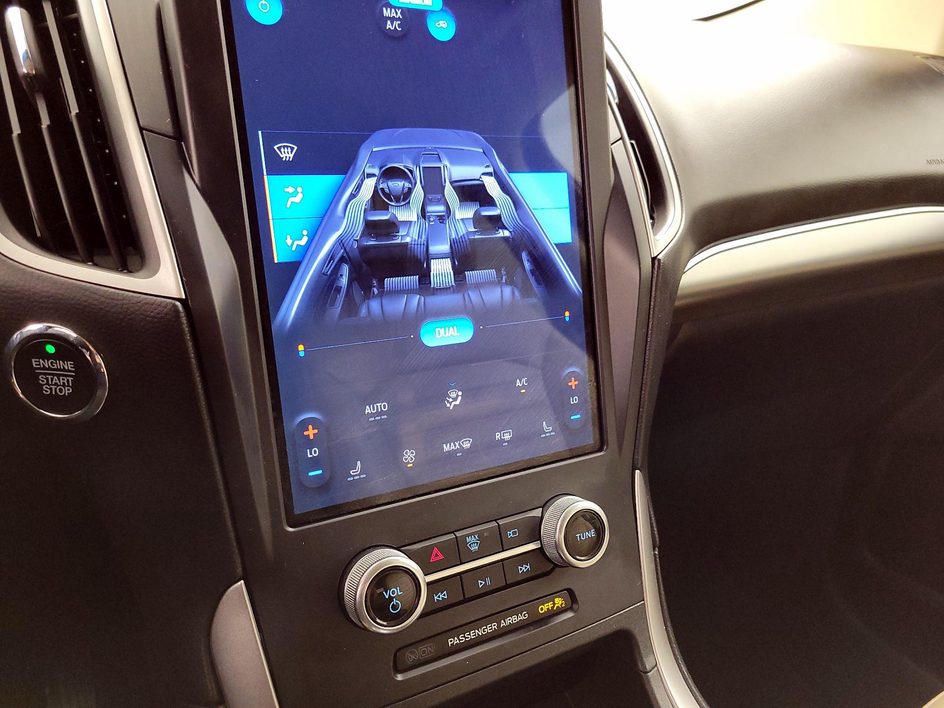 Thumbnail: 2022 Ford Edge - 16