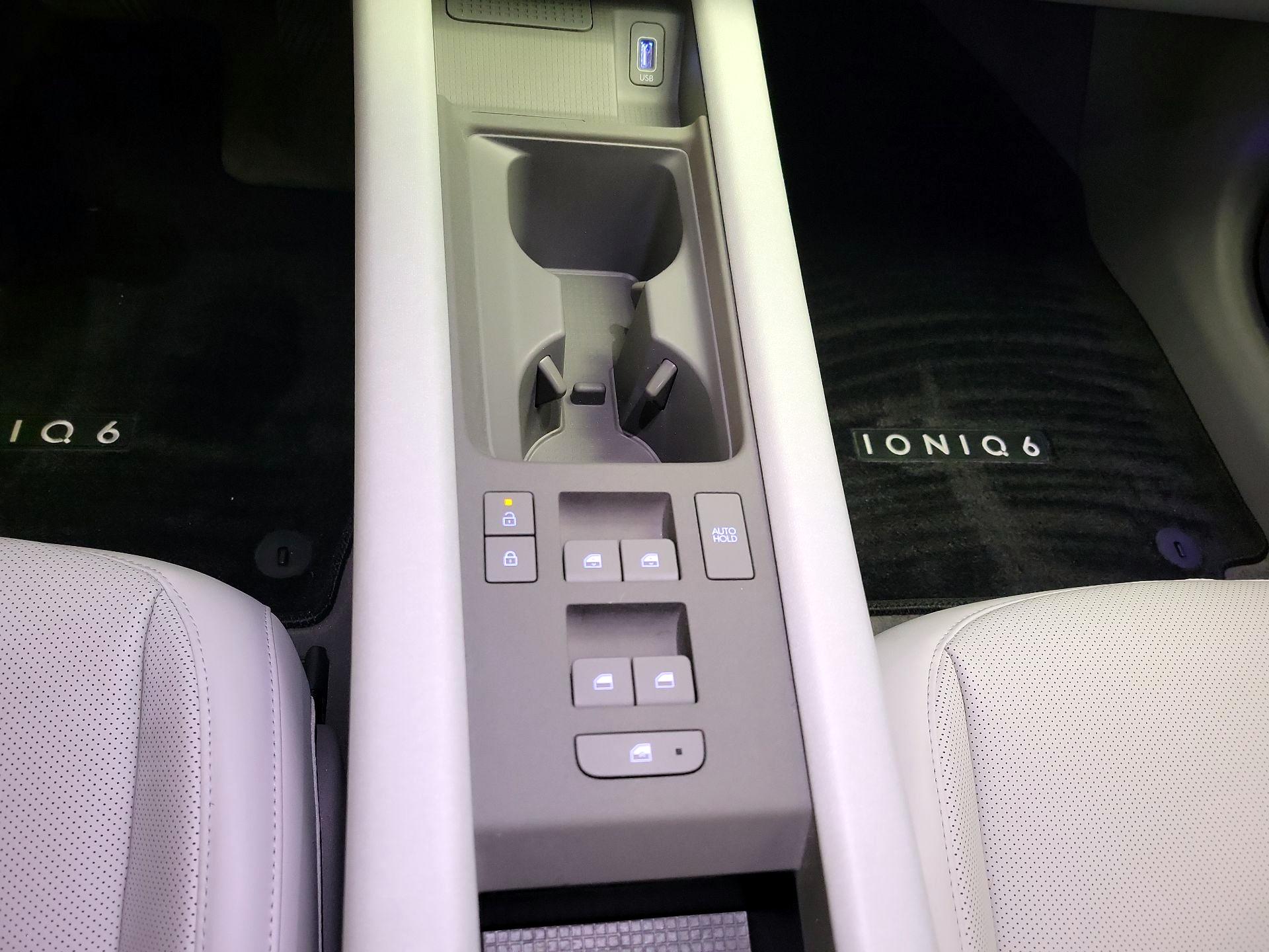 Thumbnail: 2023 Hyundai Ioniq 6 - 18