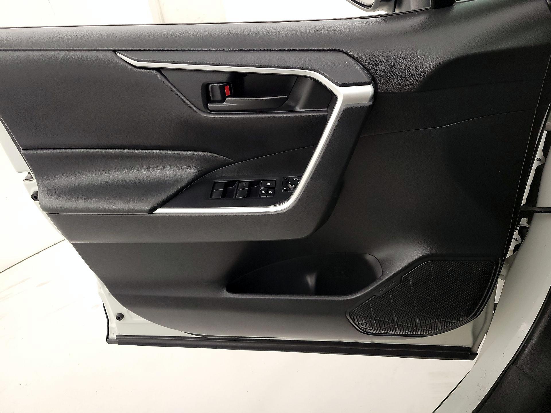 Thumbnail: 2020 Toyota RAV4 - 12