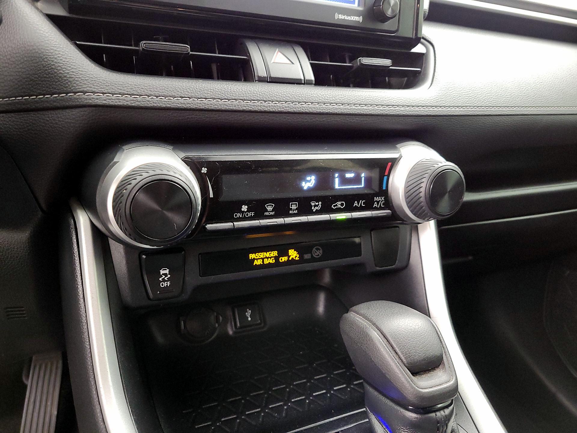 Thumbnail: 2020 Toyota RAV4 - 17