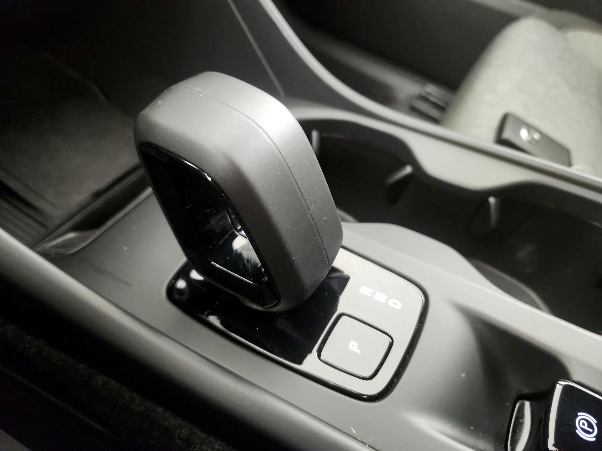 Thumbnail: 2025 Volvo XC40 - 15