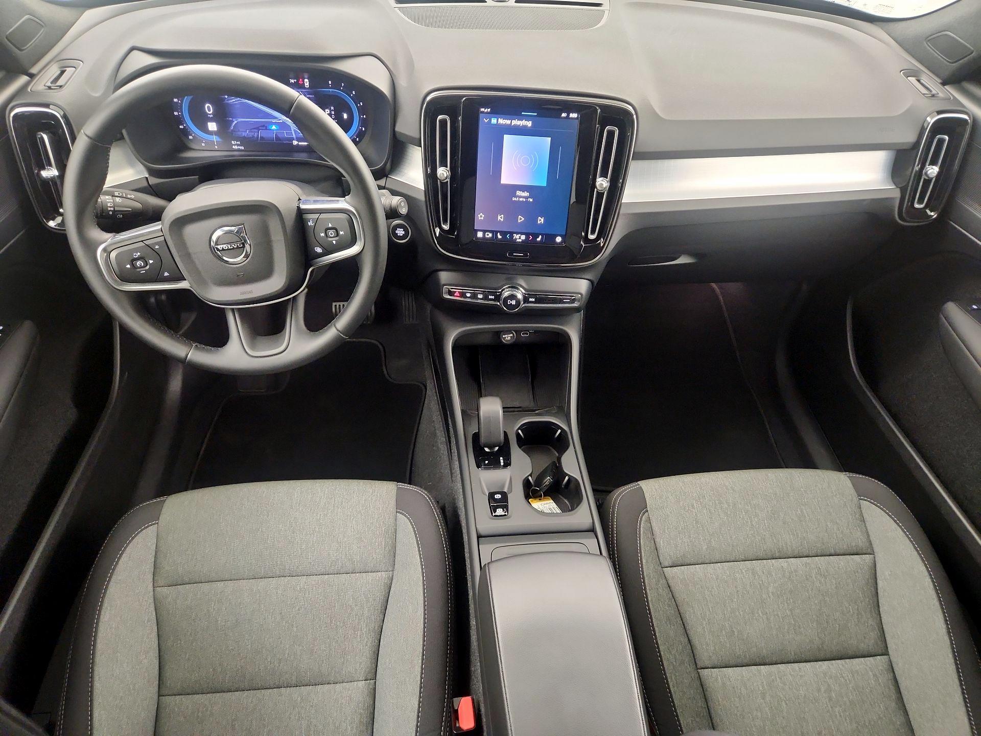 Thumbnail: 2025 Volvo XC40 - 8