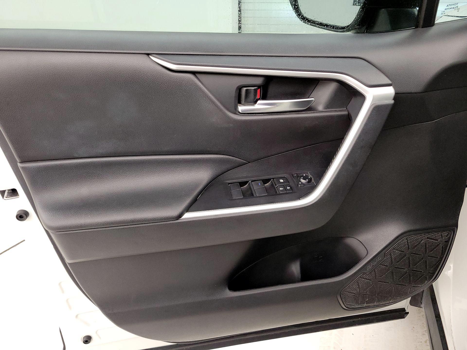 Thumbnail: 2021 Toyota RAV4 - 12