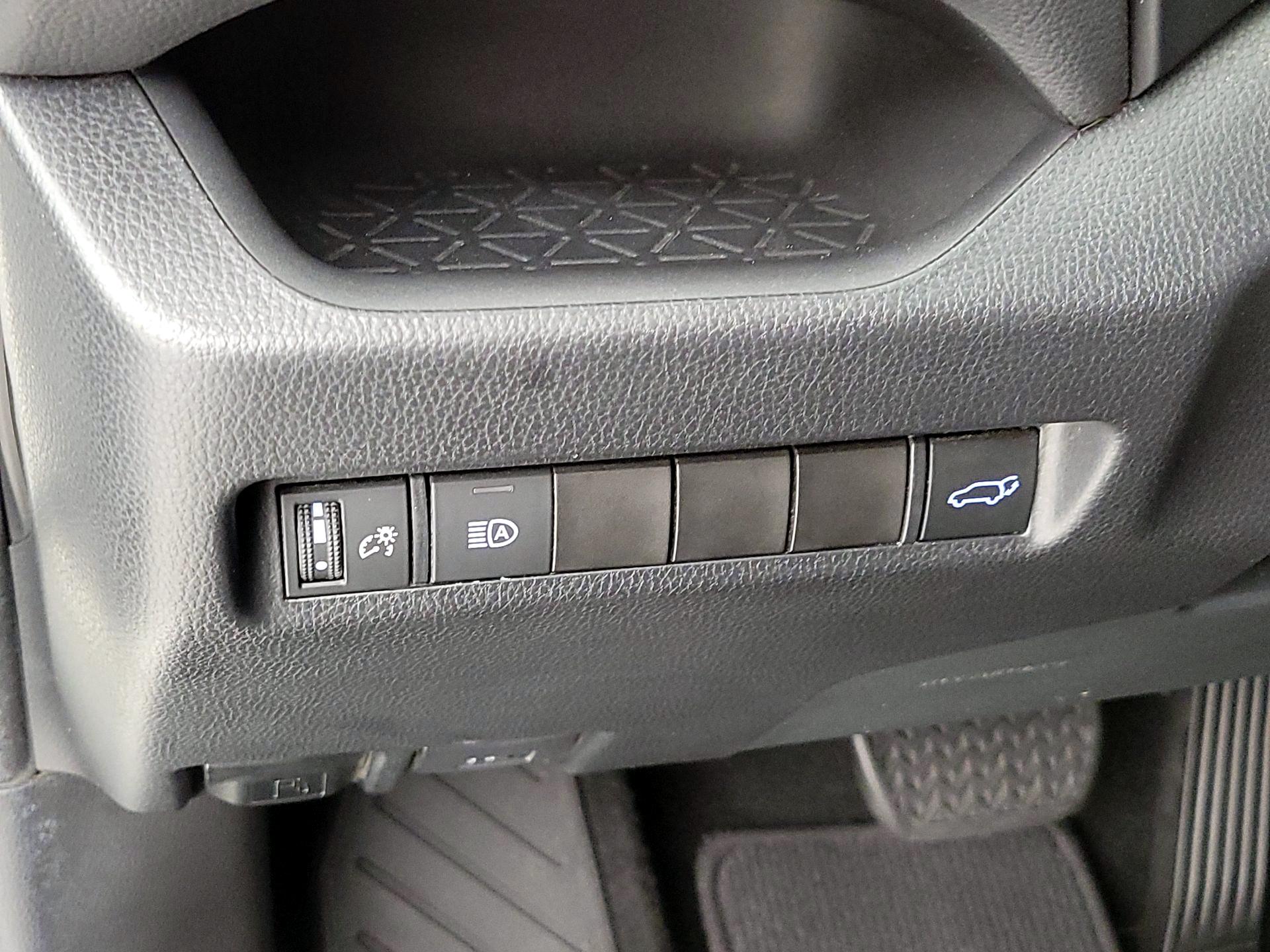 Thumbnail: 2021 Toyota RAV4 - 13
