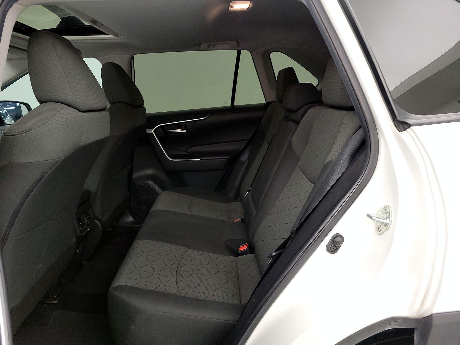 Thumbnail: 2021 Toyota RAV4 - 20