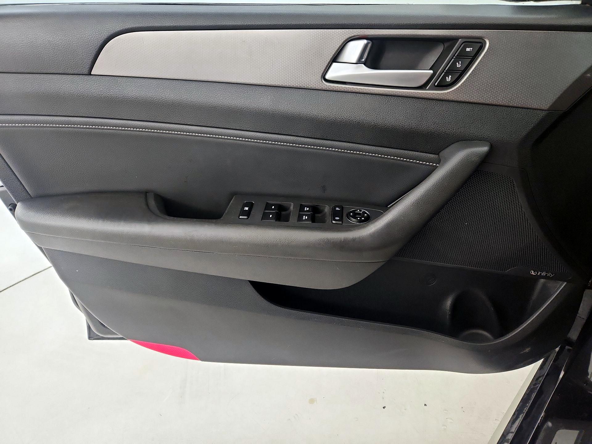 Thumbnail: 2015 Hyundai Sonata - 12