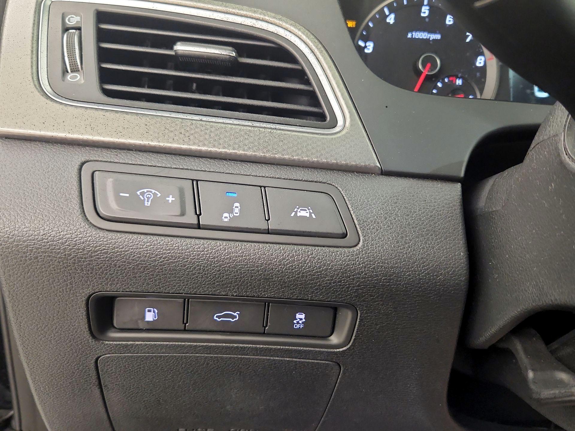 Thumbnail: 2015 Hyundai Sonata - 14