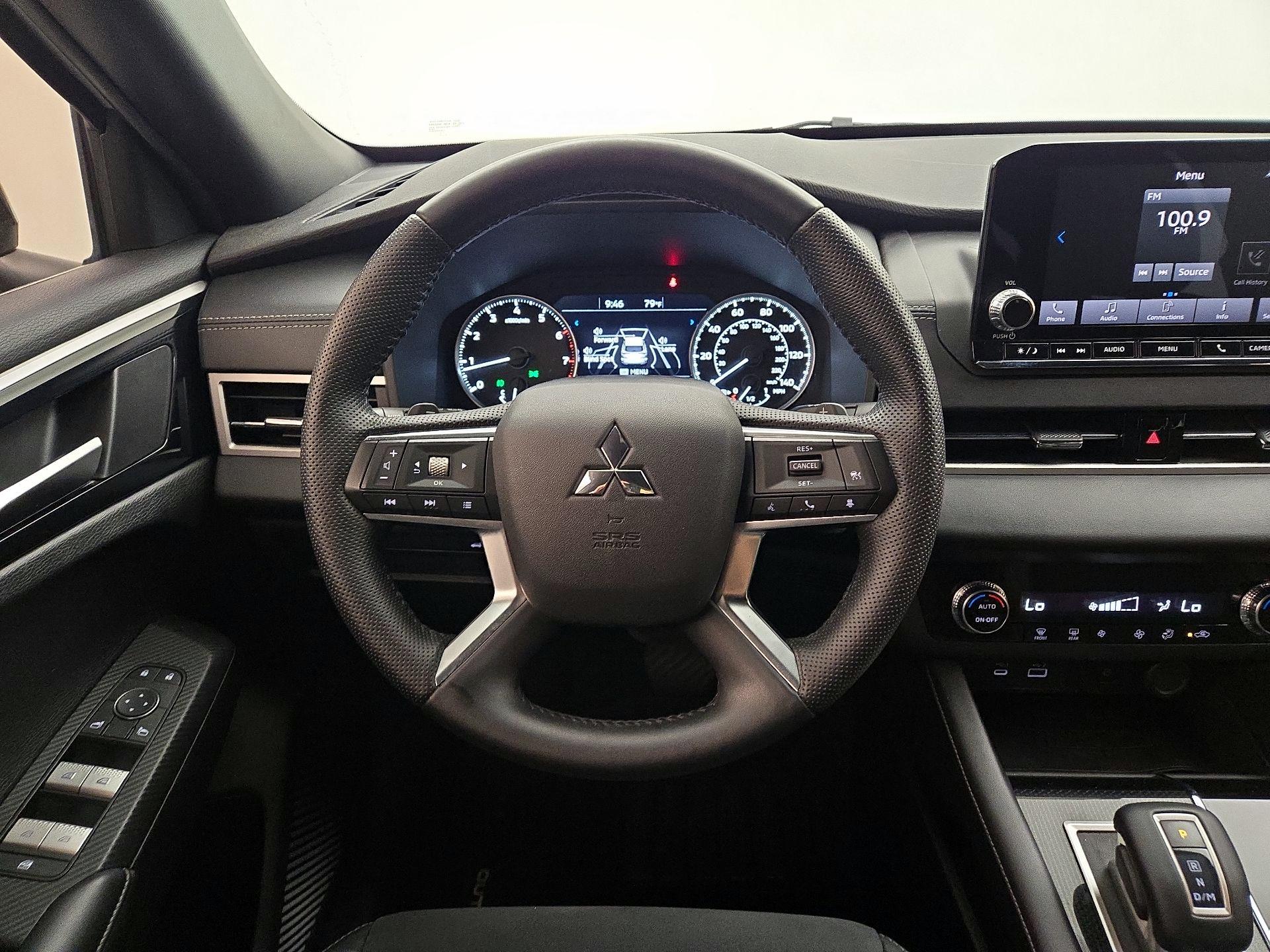 Thumbnail: 2022 Mitsubishi Outlander - 10