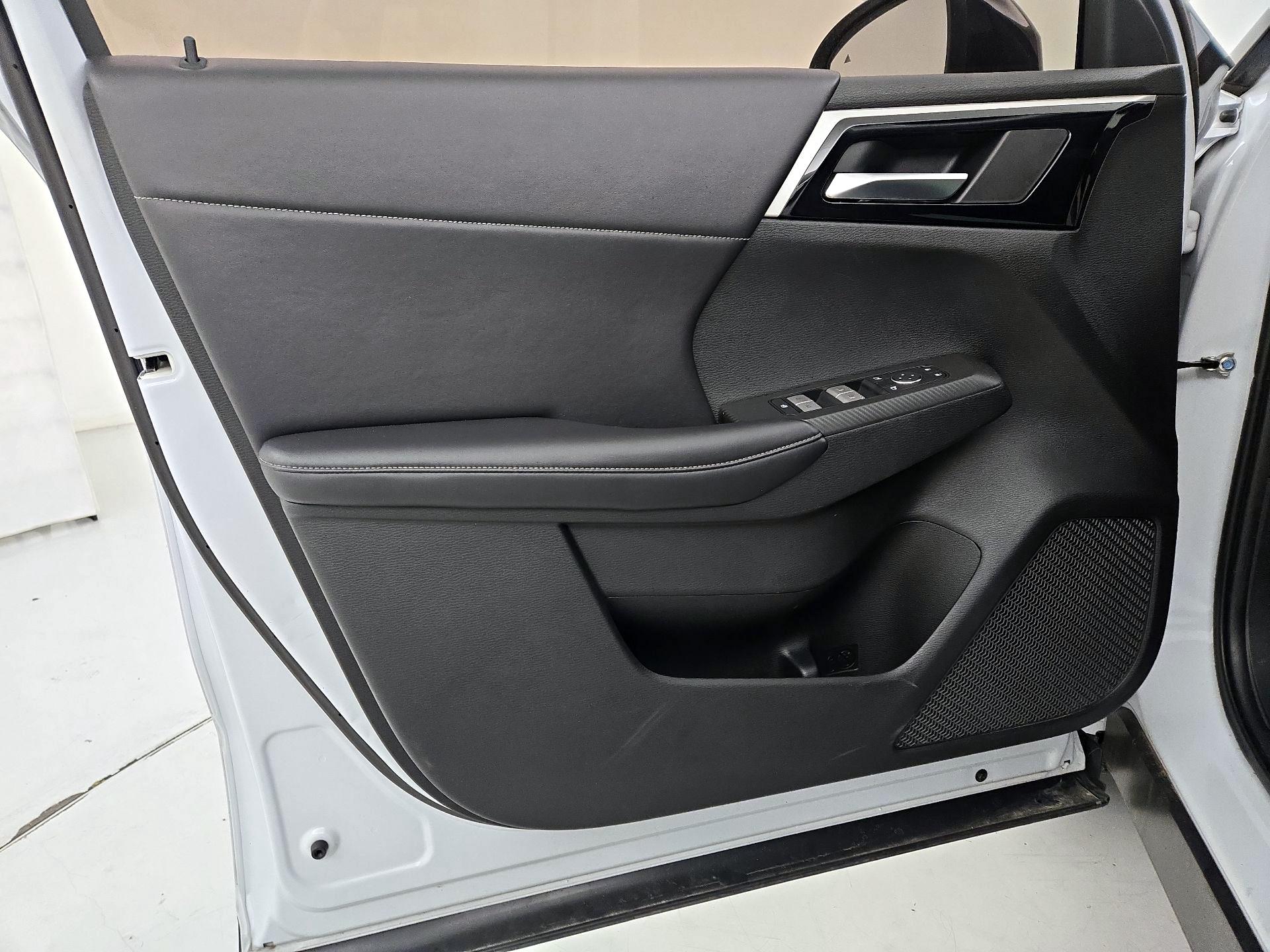 Thumbnail: 2022 Mitsubishi Outlander - 12
