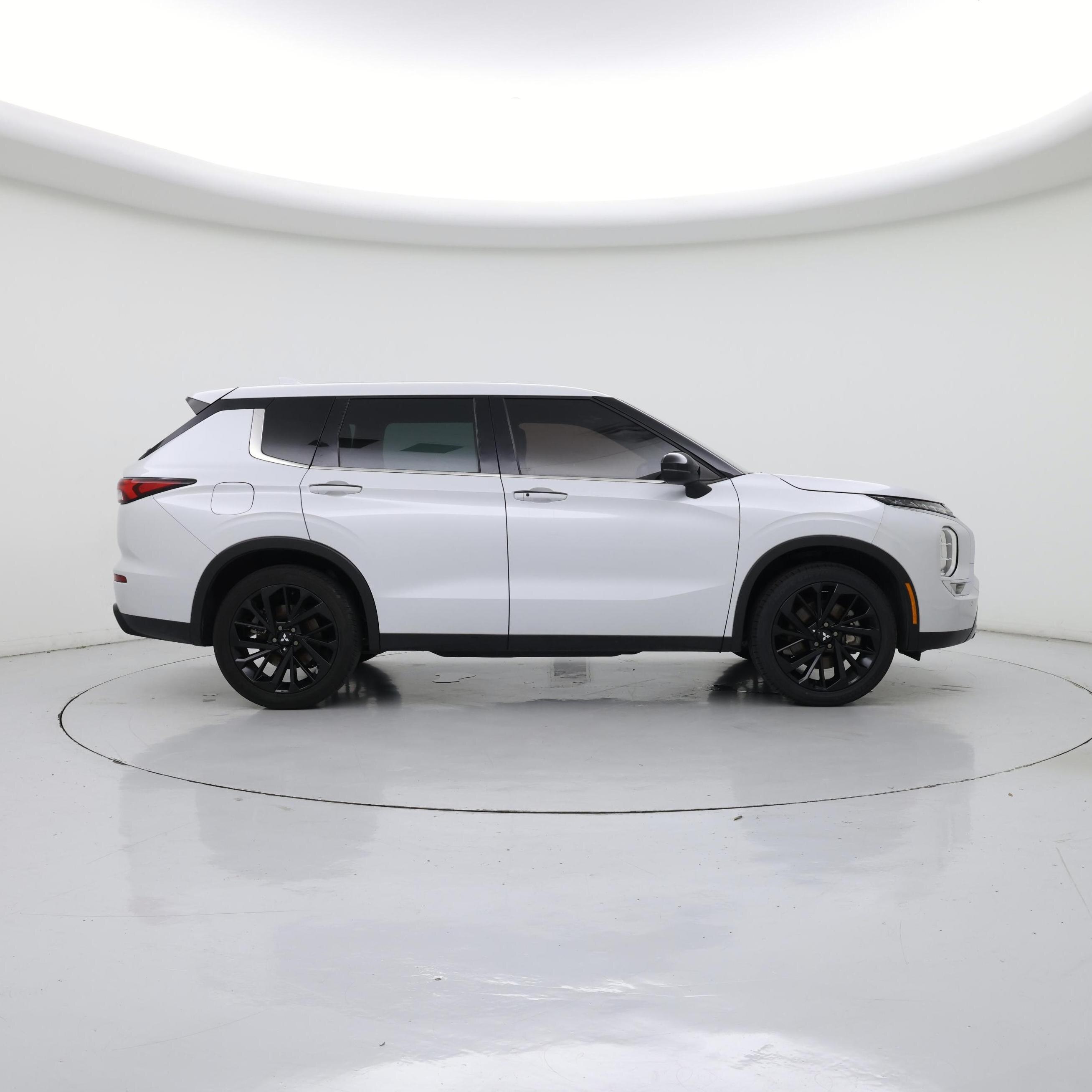 Thumbnail: 2022 Mitsubishi Outlander - 7