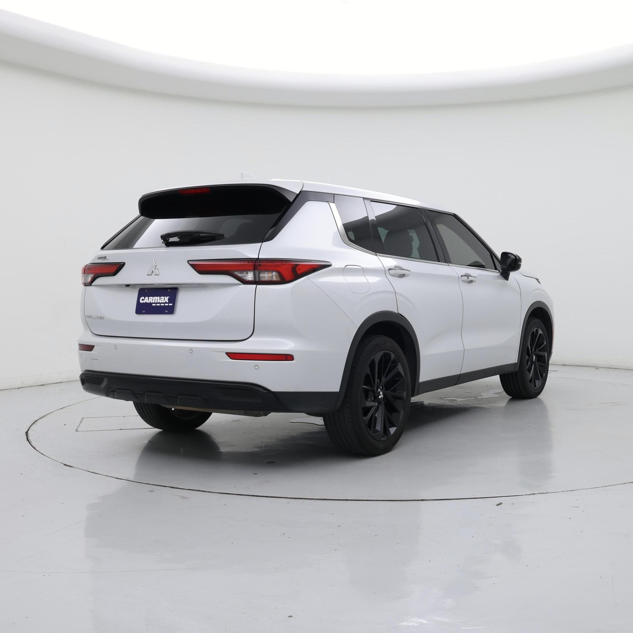 Thumbnail: 2022 Mitsubishi Outlander - 8