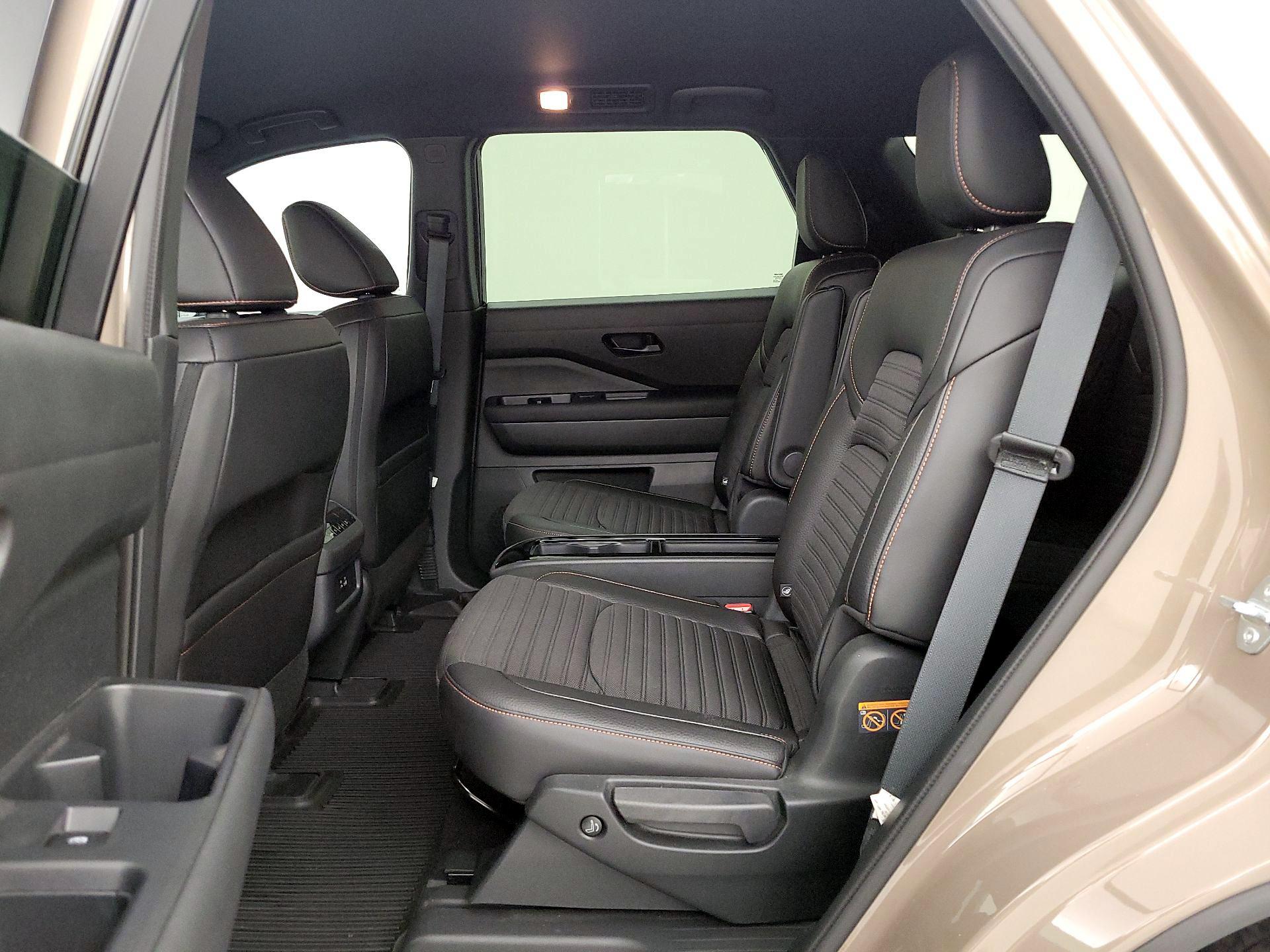 Thumbnail: 2024 Nissan Pathfinder - 19