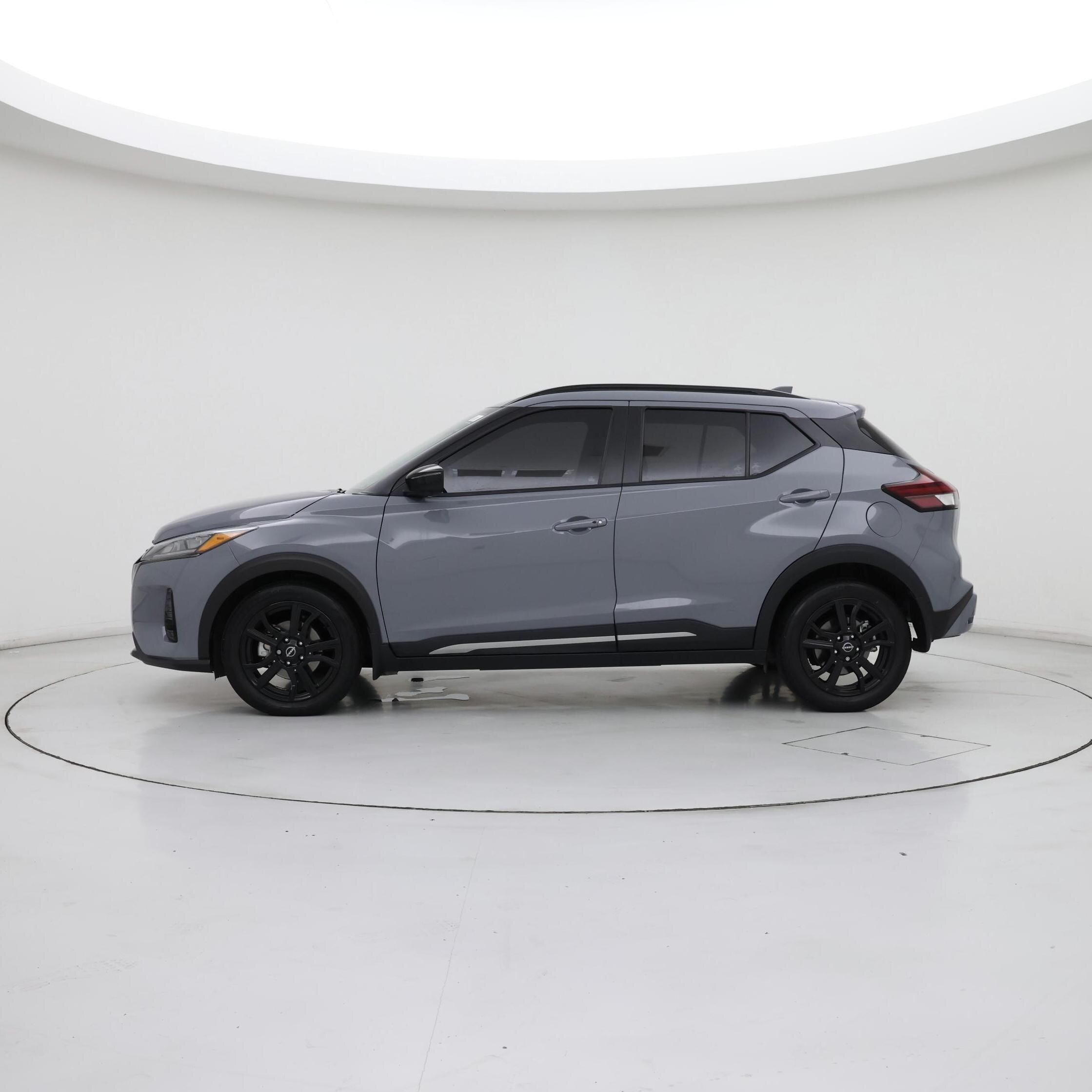 Thumbnail: 2023 Nissan Kicks - 3
