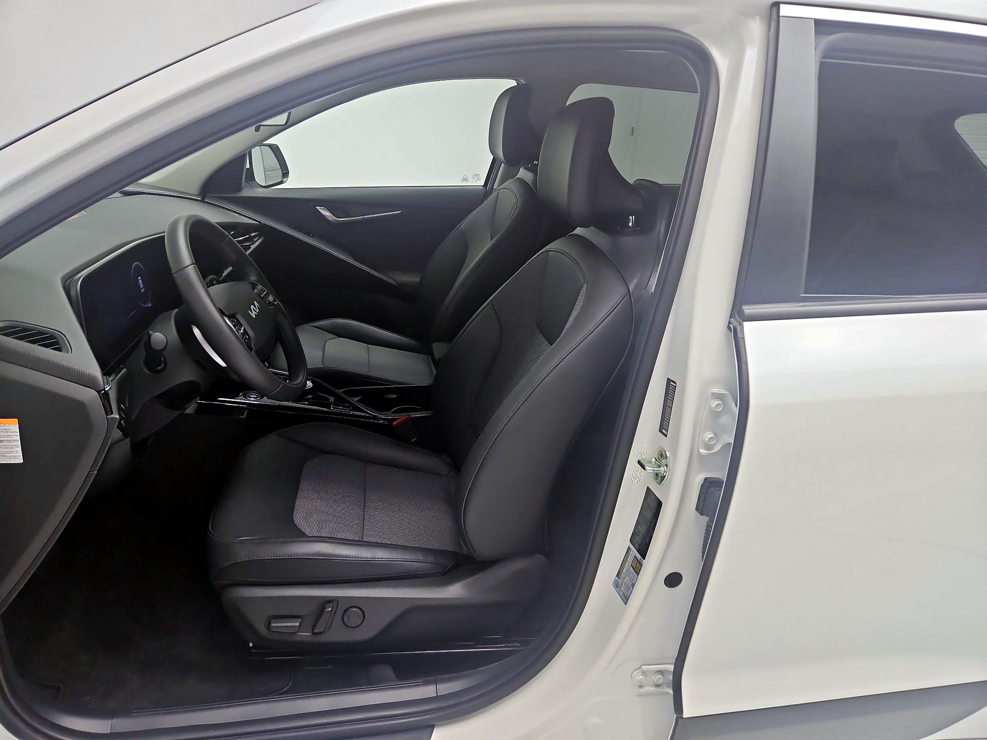 Thumbnail: 2023 Kia Niro - 11