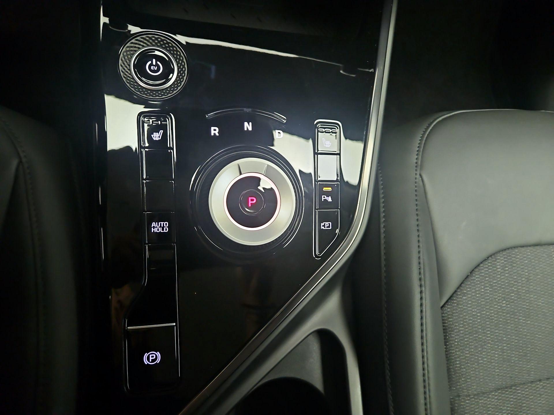 Thumbnail: 2023 Kia Niro - 18