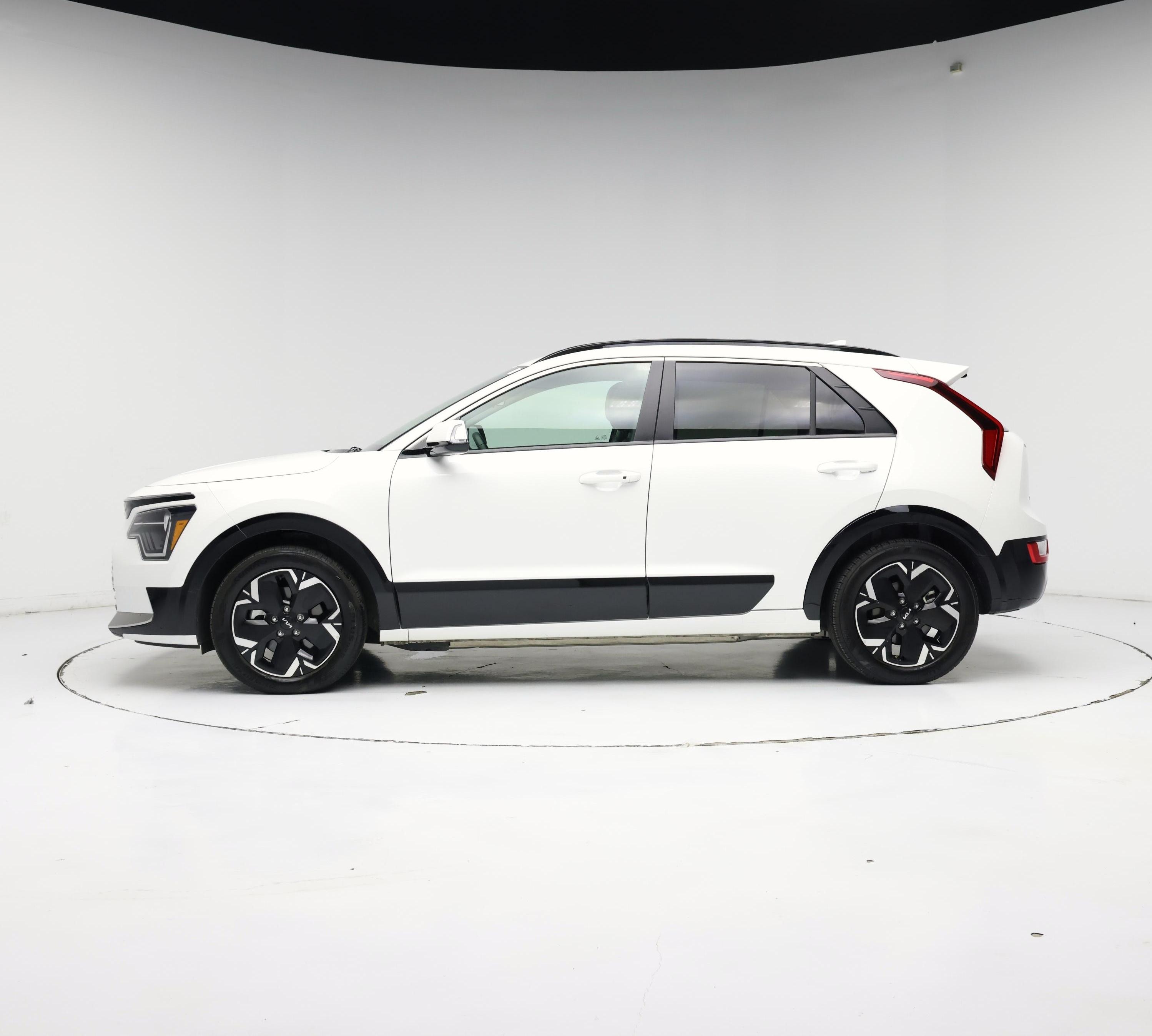 Thumbnail: 2023 Kia Niro - 3