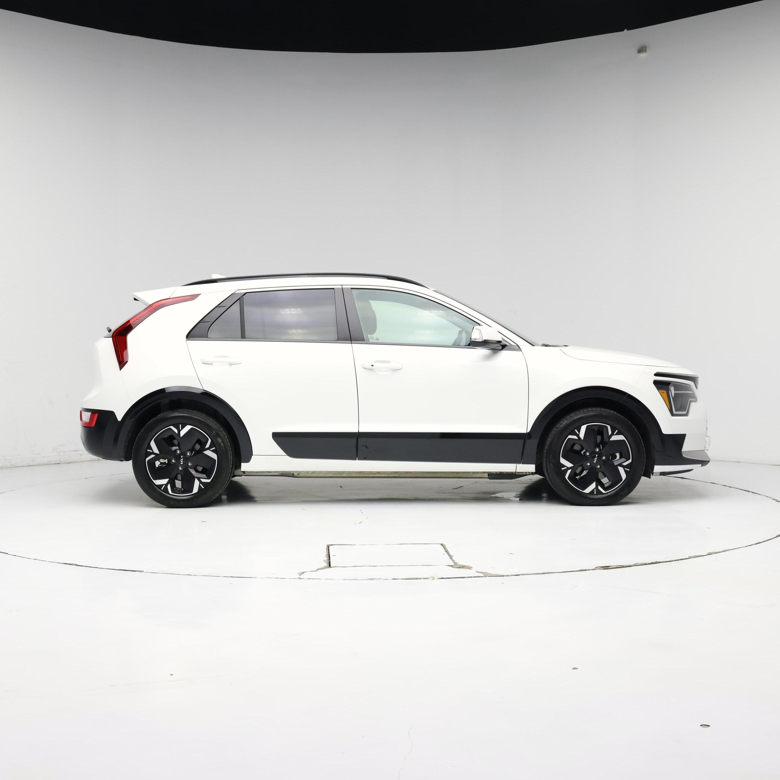 Thumbnail: 2023 Kia Niro - 7