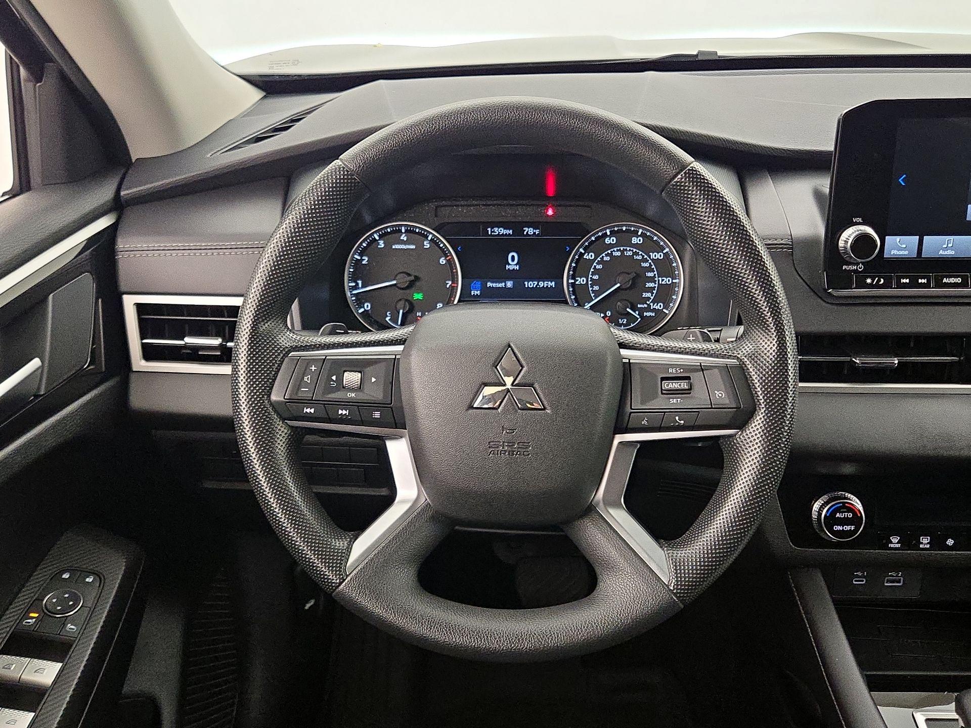 Thumbnail: 2024 Mitsubishi Outlander - 10