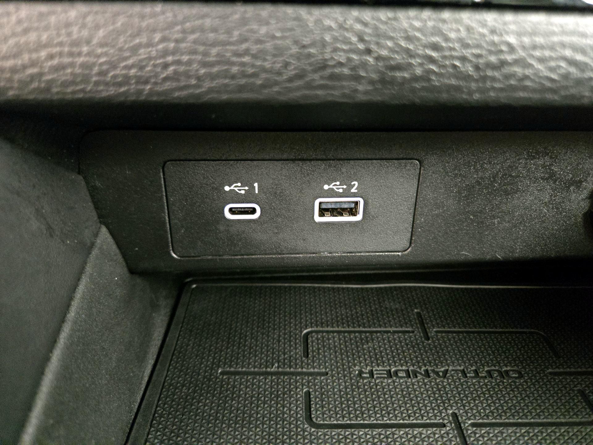 Thumbnail: 2024 Mitsubishi Outlander - 18