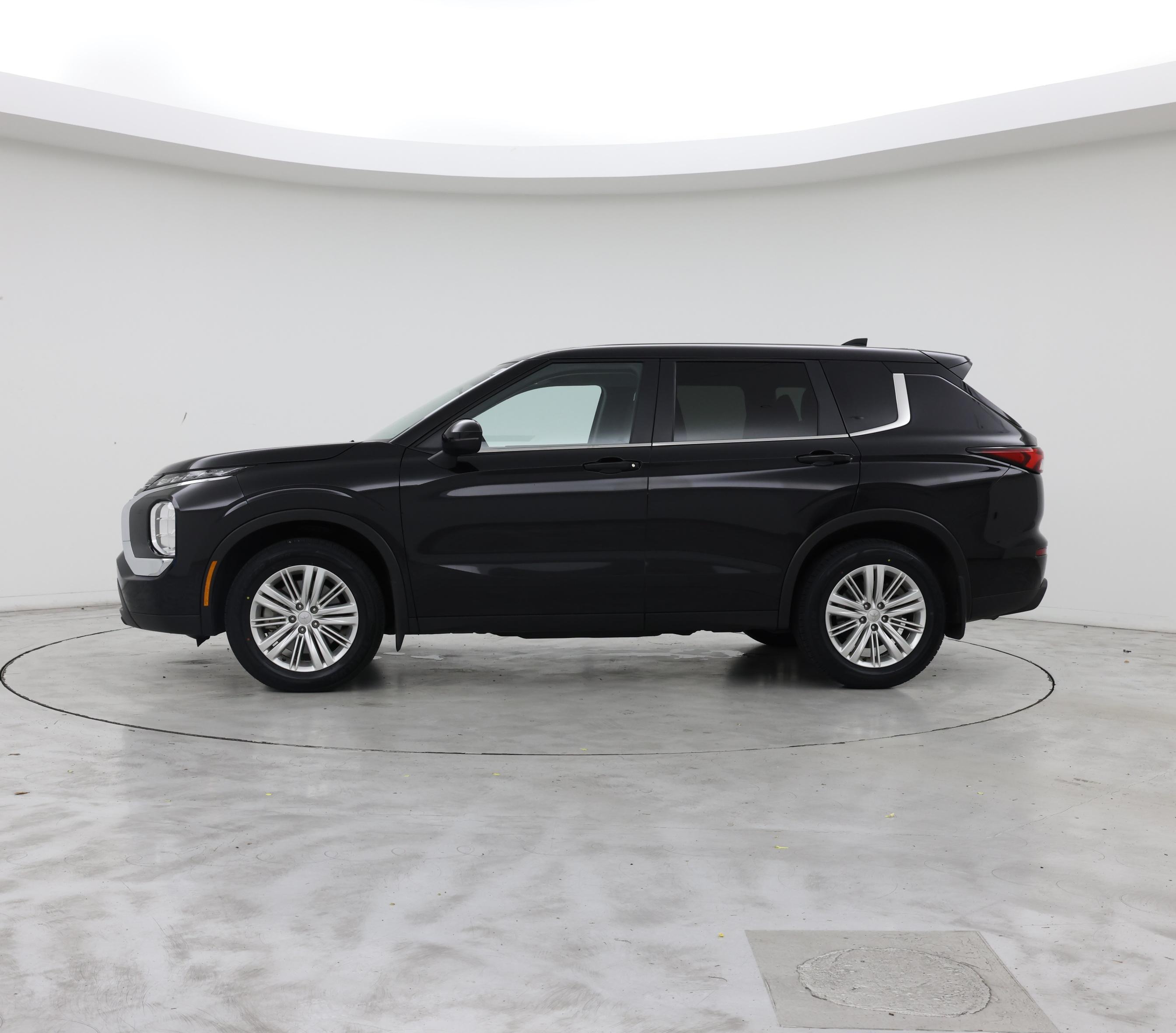 Thumbnail: 2024 Mitsubishi Outlander - 3