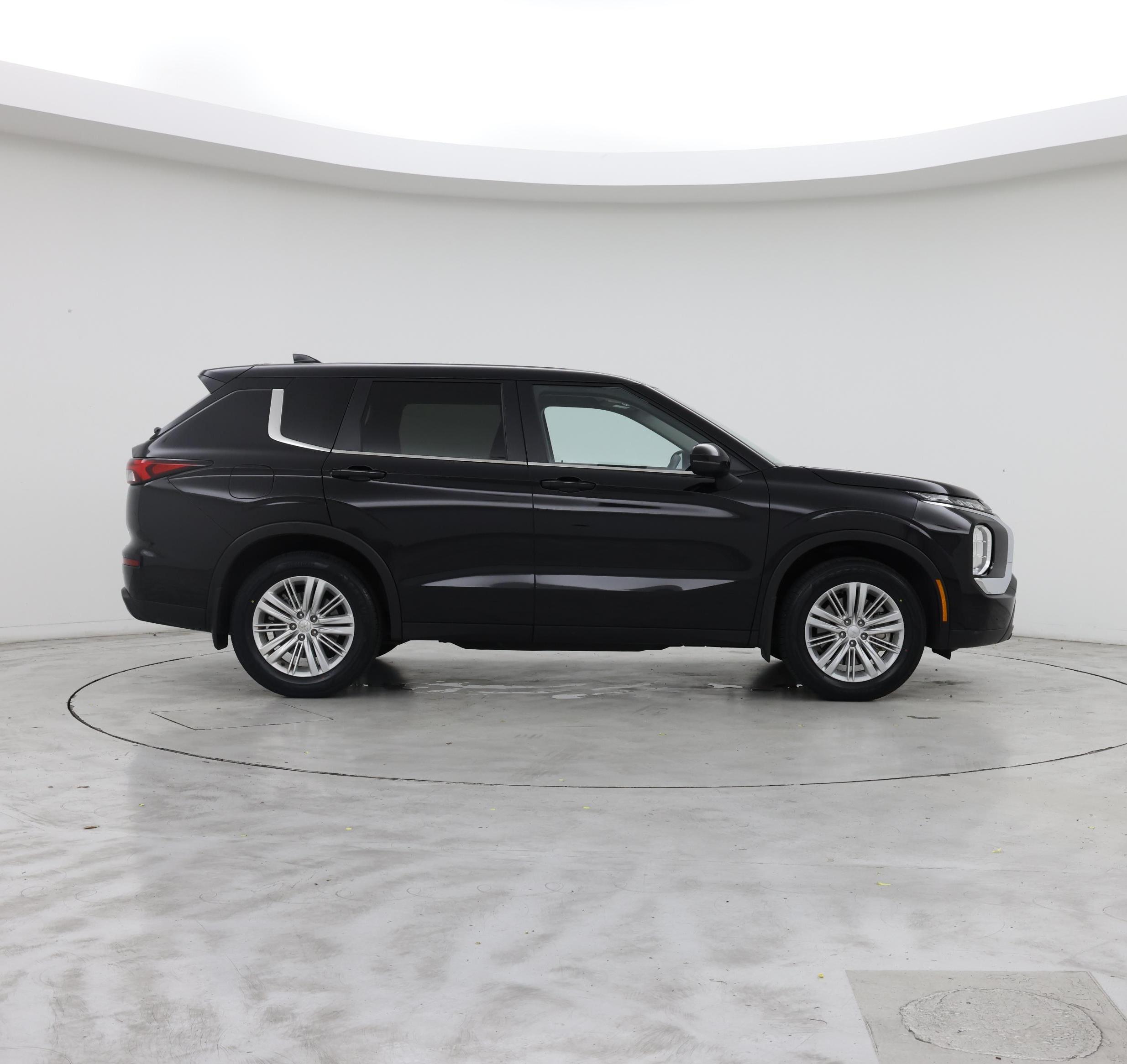 Thumbnail: 2024 Mitsubishi Outlander - 7