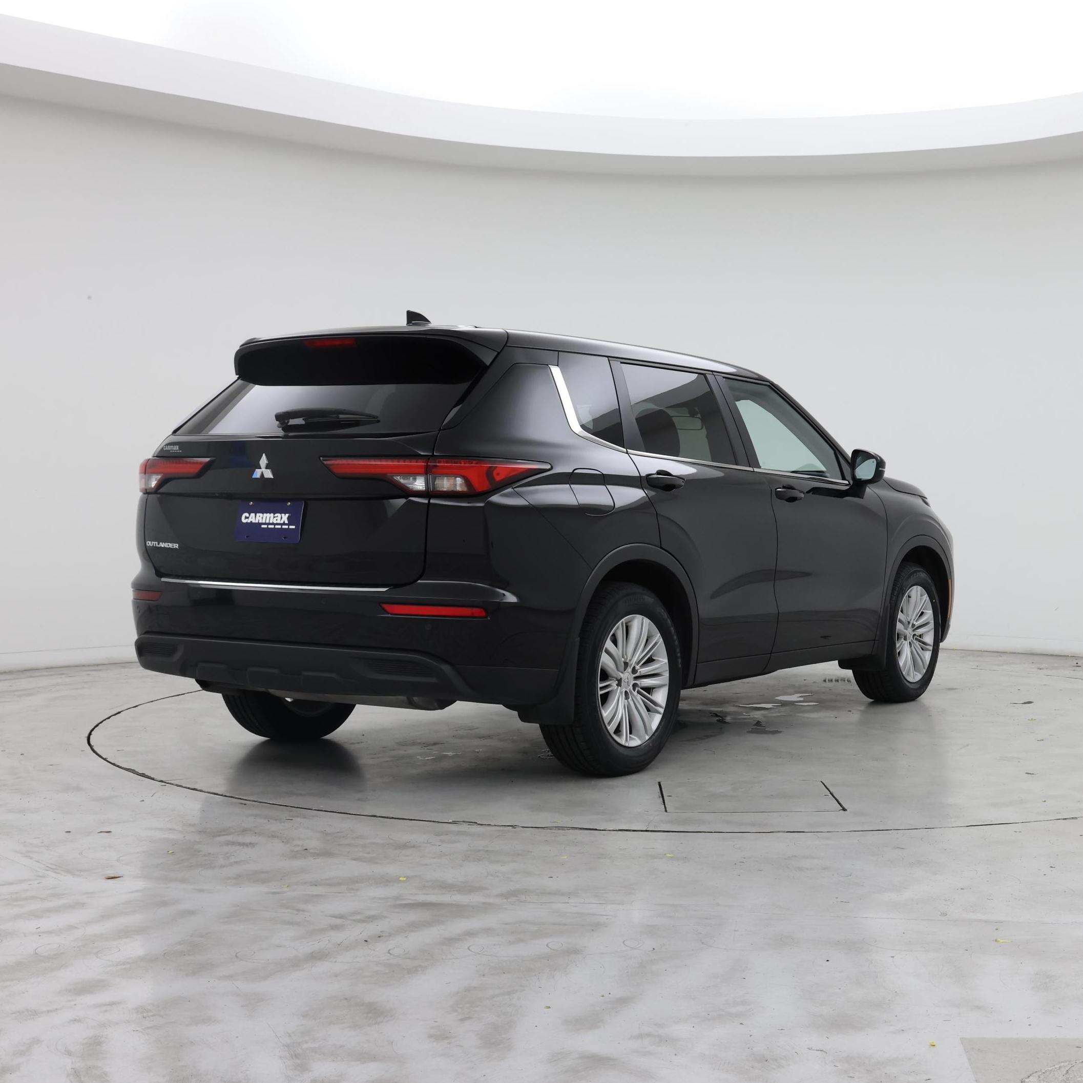 Thumbnail: 2024 Mitsubishi Outlander - 8