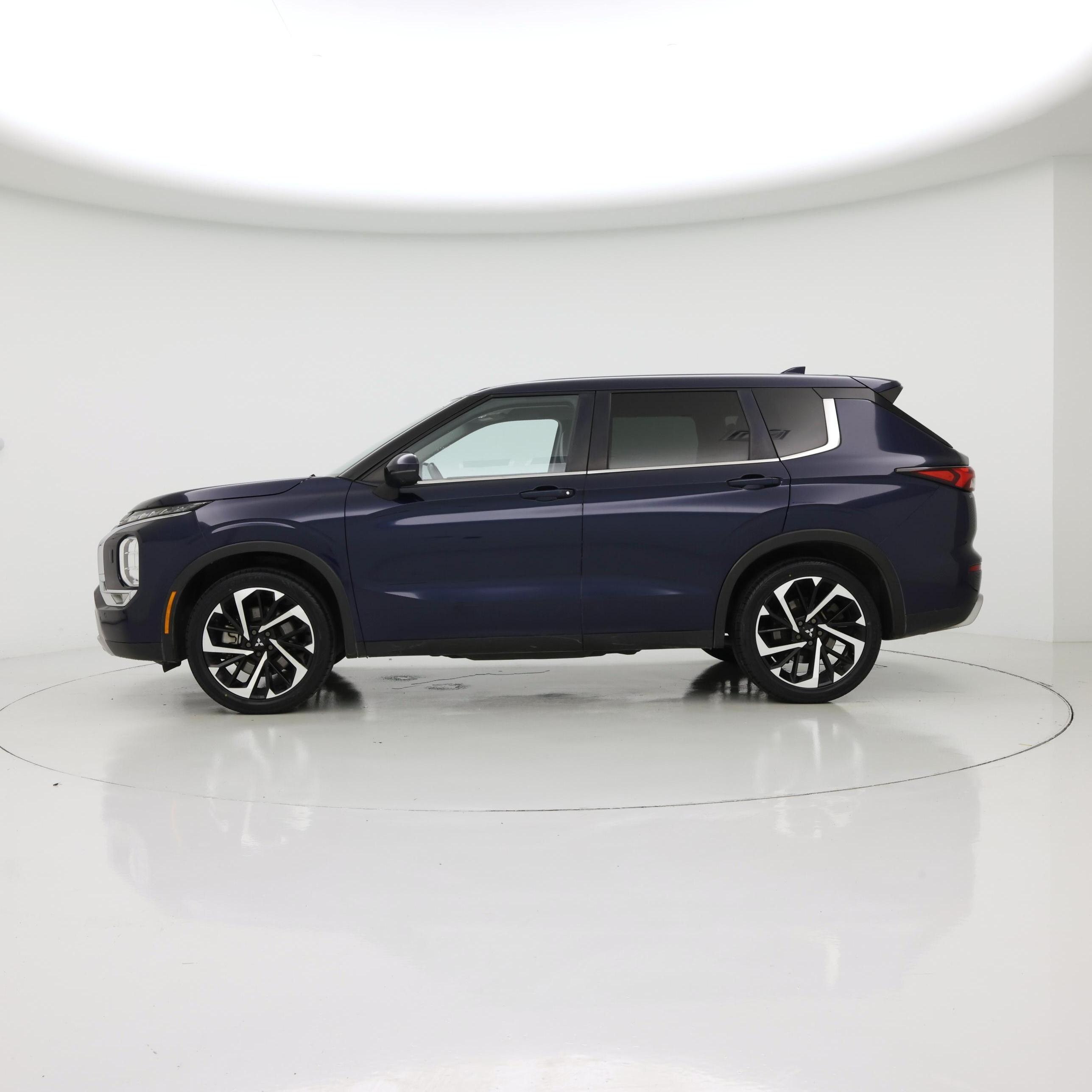 Thumbnail: 2022 Mitsubishi Outlander - 3
