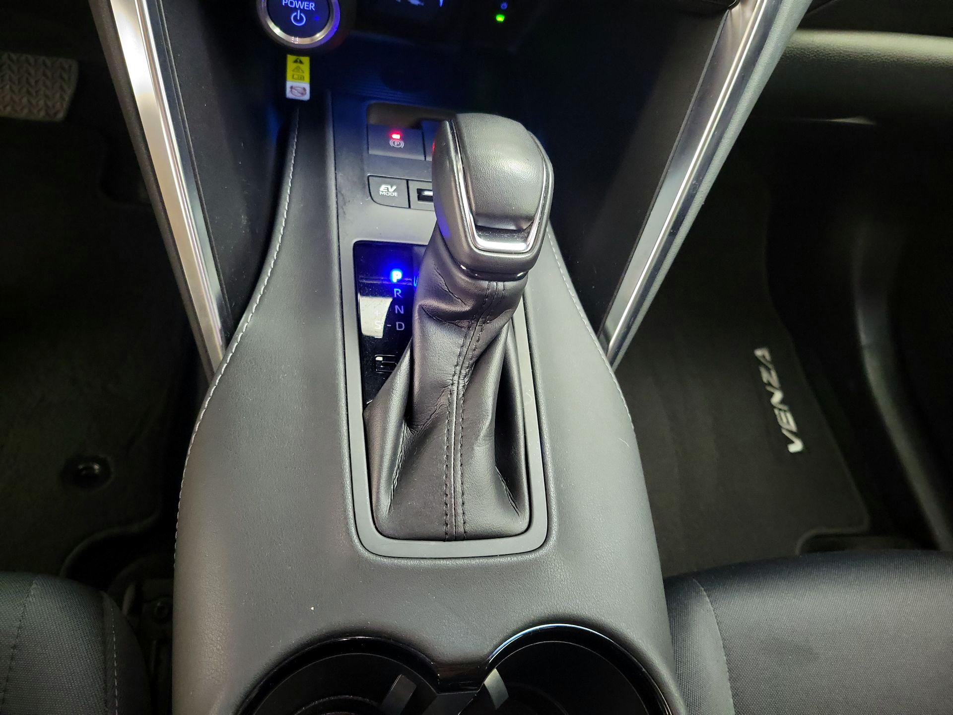 Thumbnail: 2021 Toyota Venza - 17
