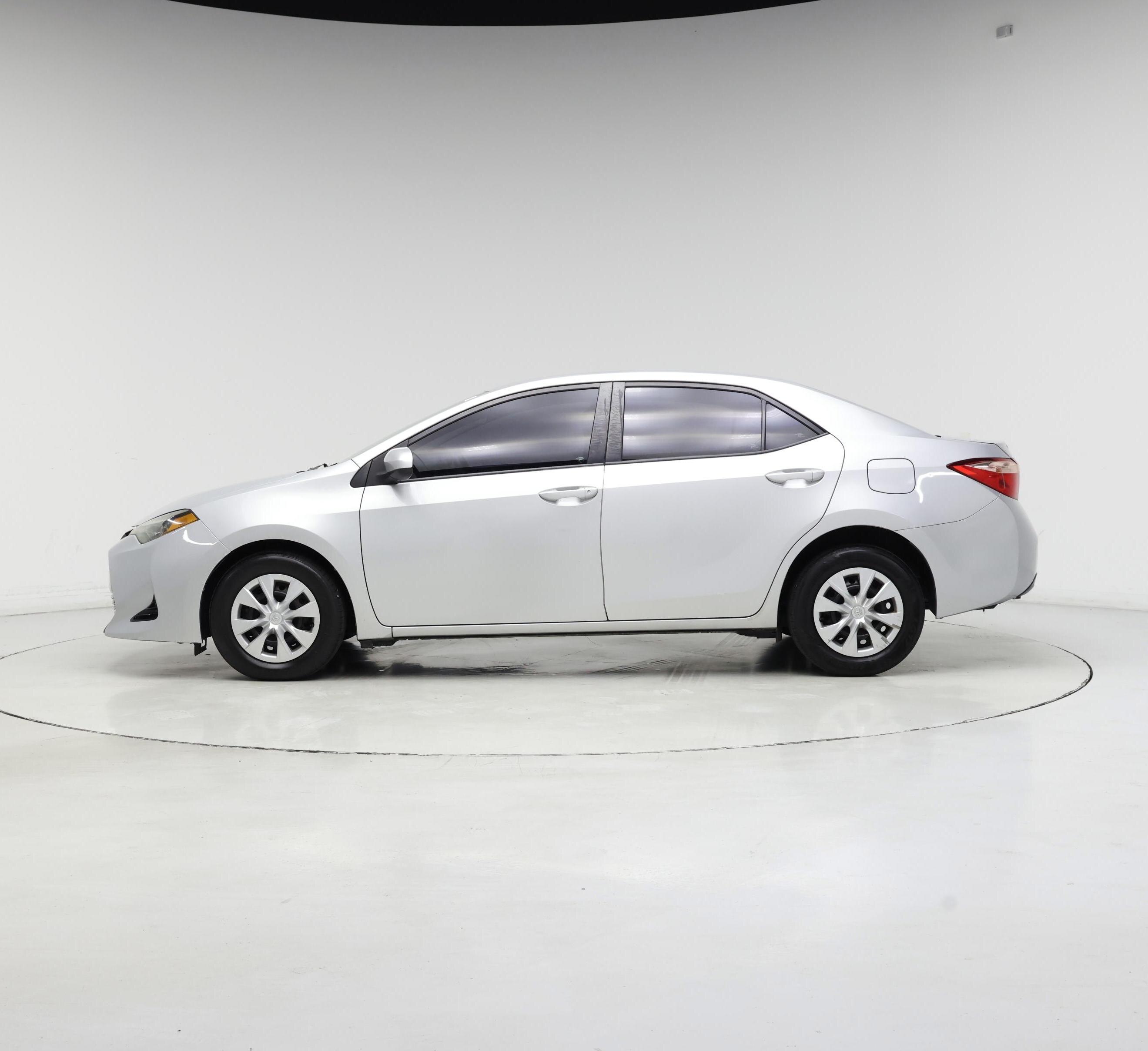 Thumbnail: 2018 Toyota Corolla - 3