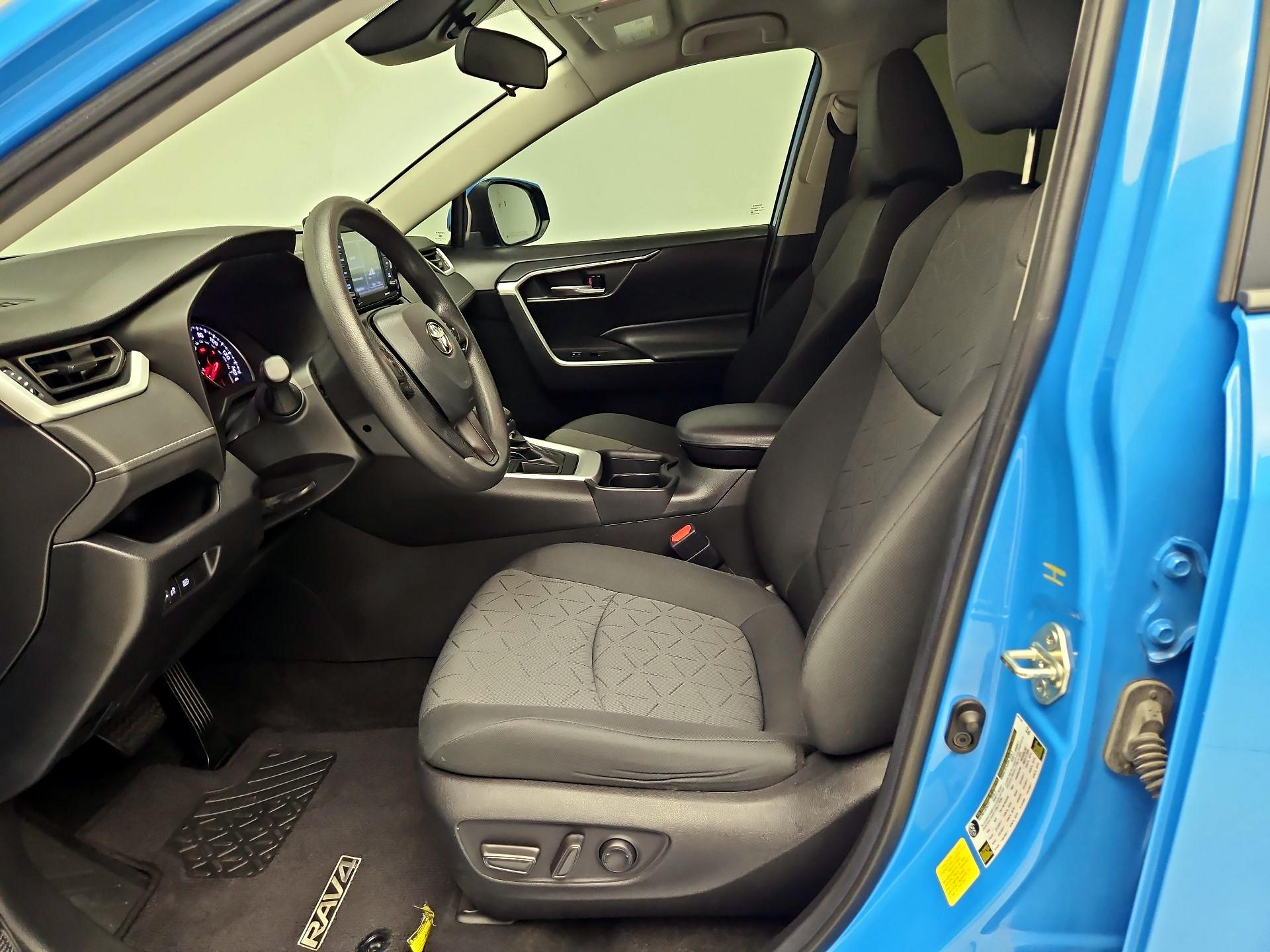 Thumbnail: 2020 Toyota RAV4 - 11