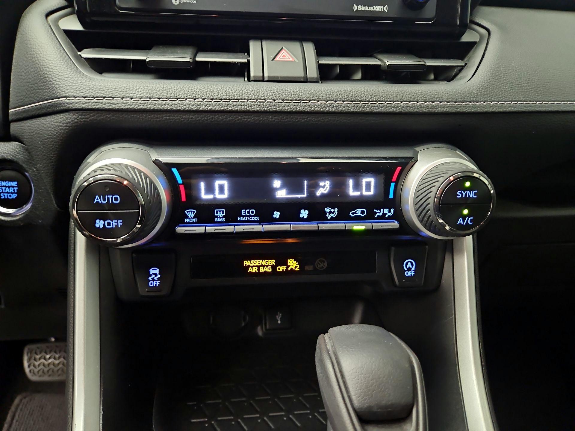 Thumbnail: 2020 Toyota RAV4 - 16