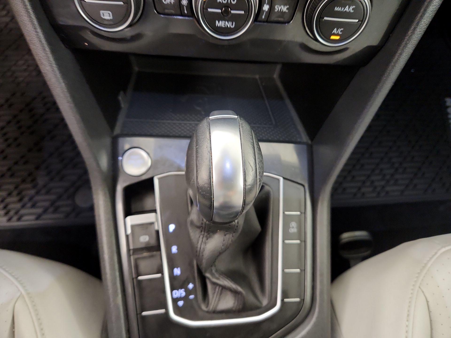 Thumbnail: 2020 Volkswagen Tiguan - 17