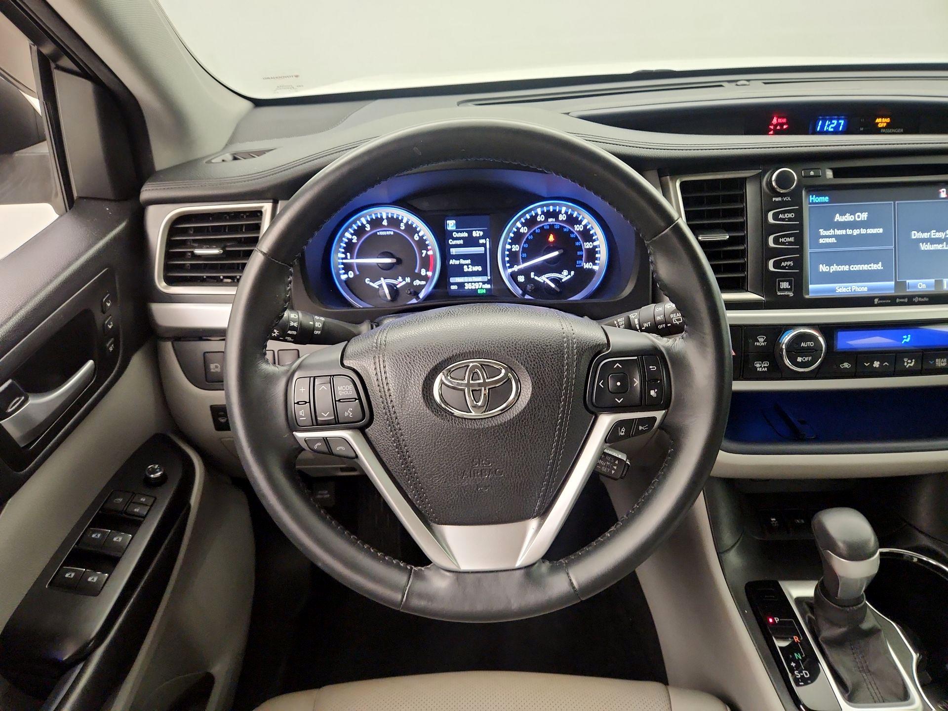 Thumbnail: 2017 Toyota Highlander - 10