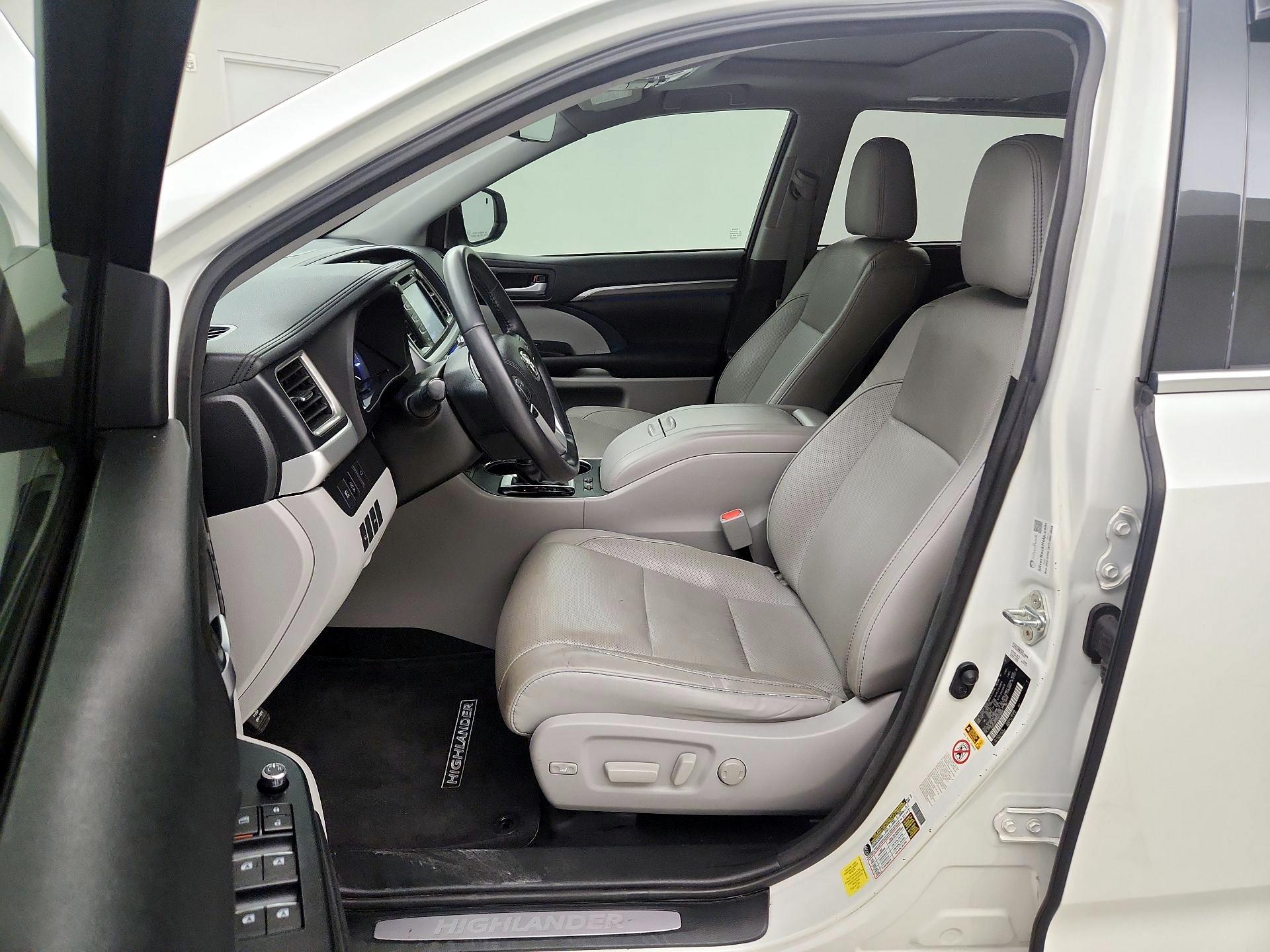 Thumbnail: 2017 Toyota Highlander - 11