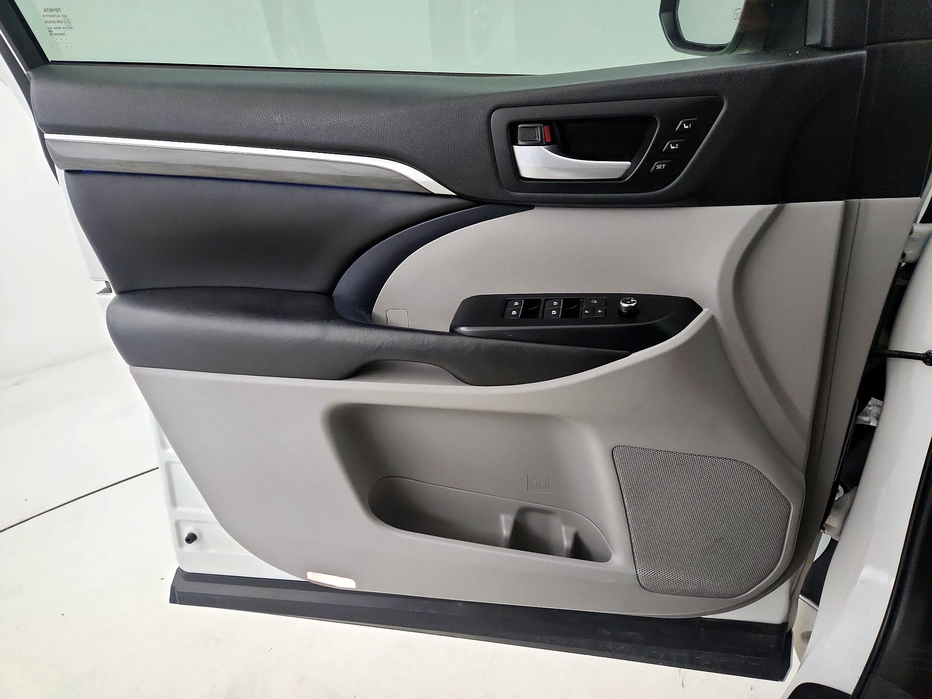 Thumbnail: 2017 Toyota Highlander - 12