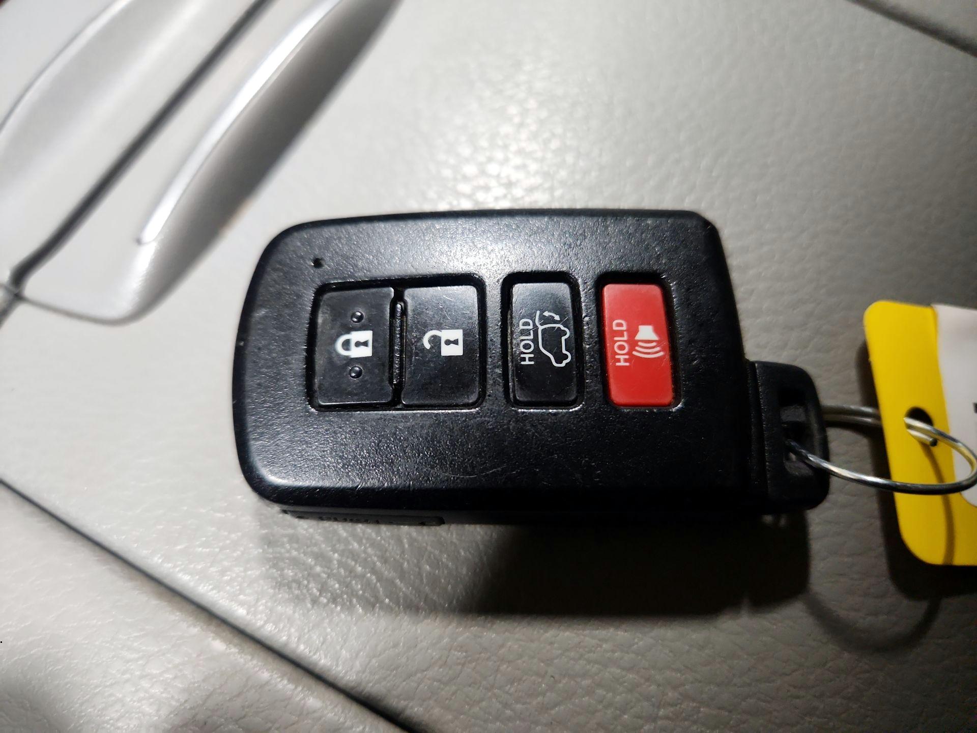 Thumbnail: 2017 Toyota Highlander - 18