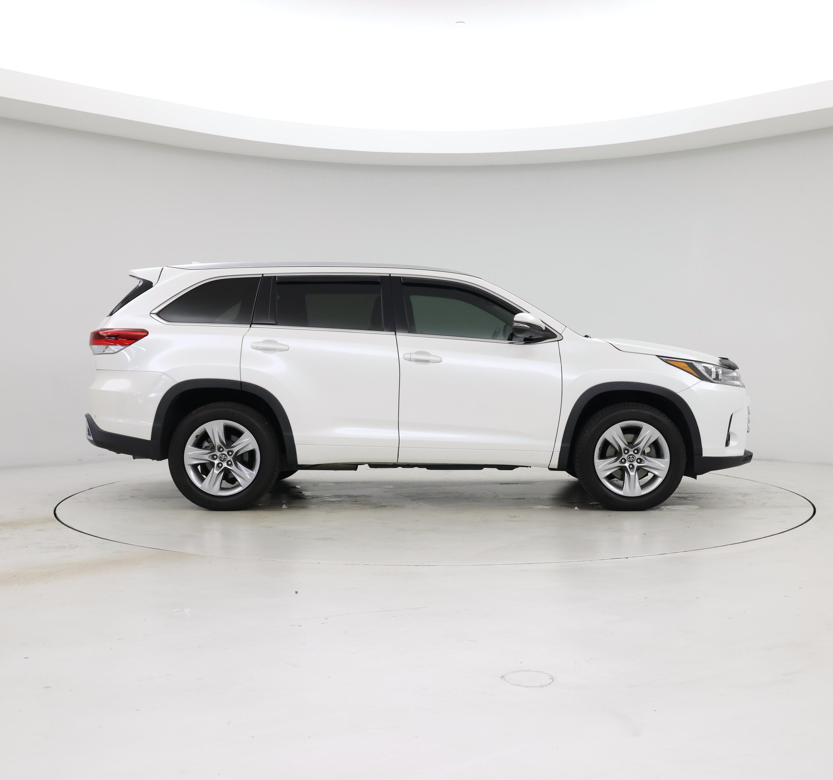 Thumbnail: 2017 Toyota Highlander - 7