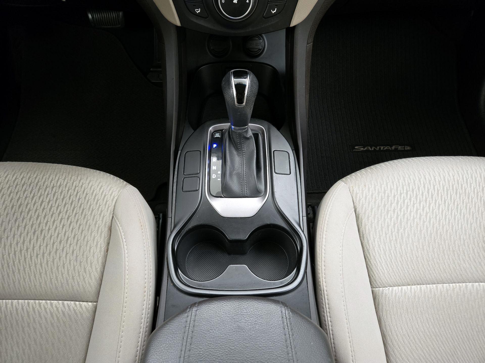 Thumbnail: 2016 Hyundai Santa Fe - 16