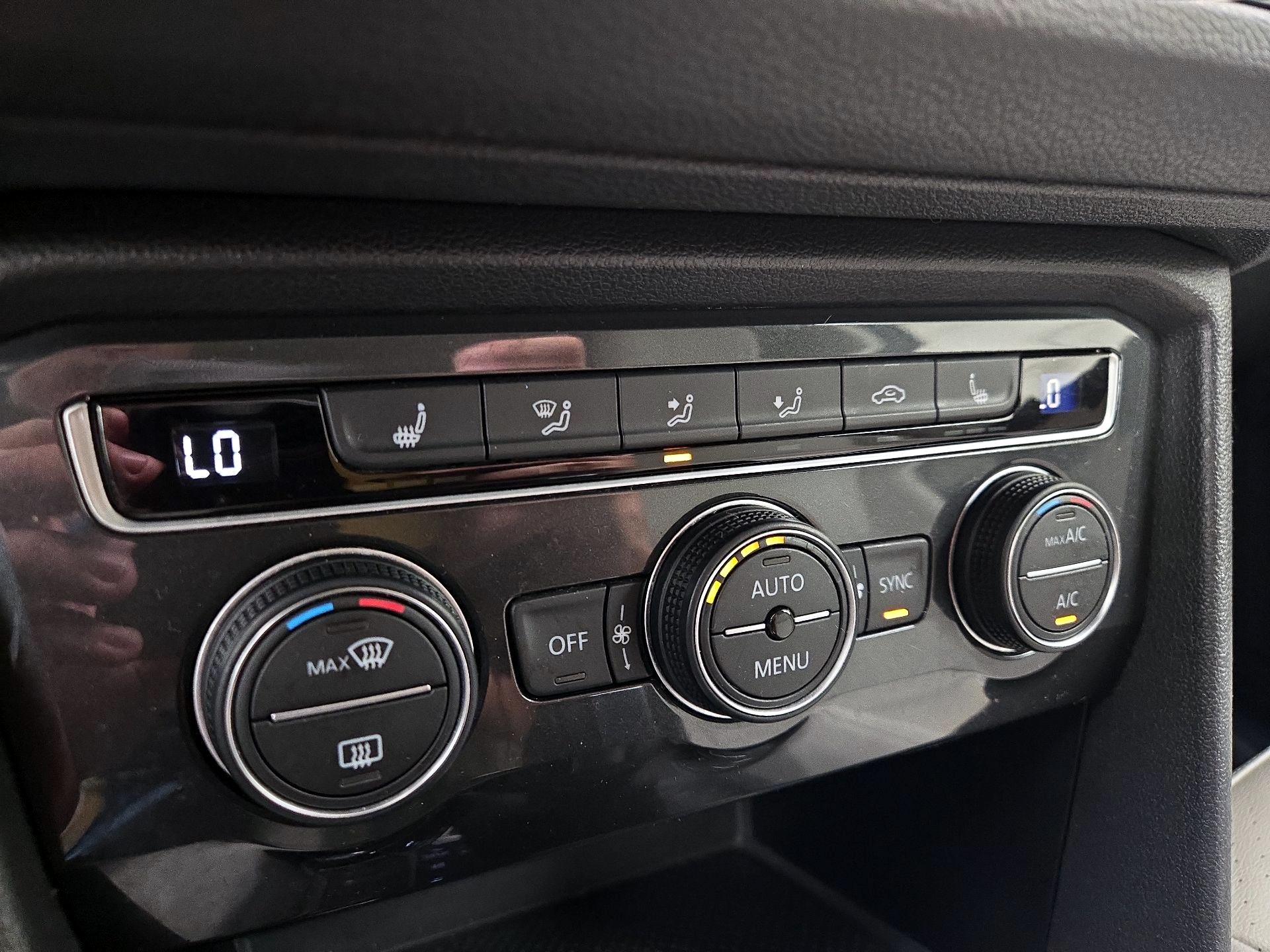 Thumbnail: 2019 Volkswagen Tiguan - 17