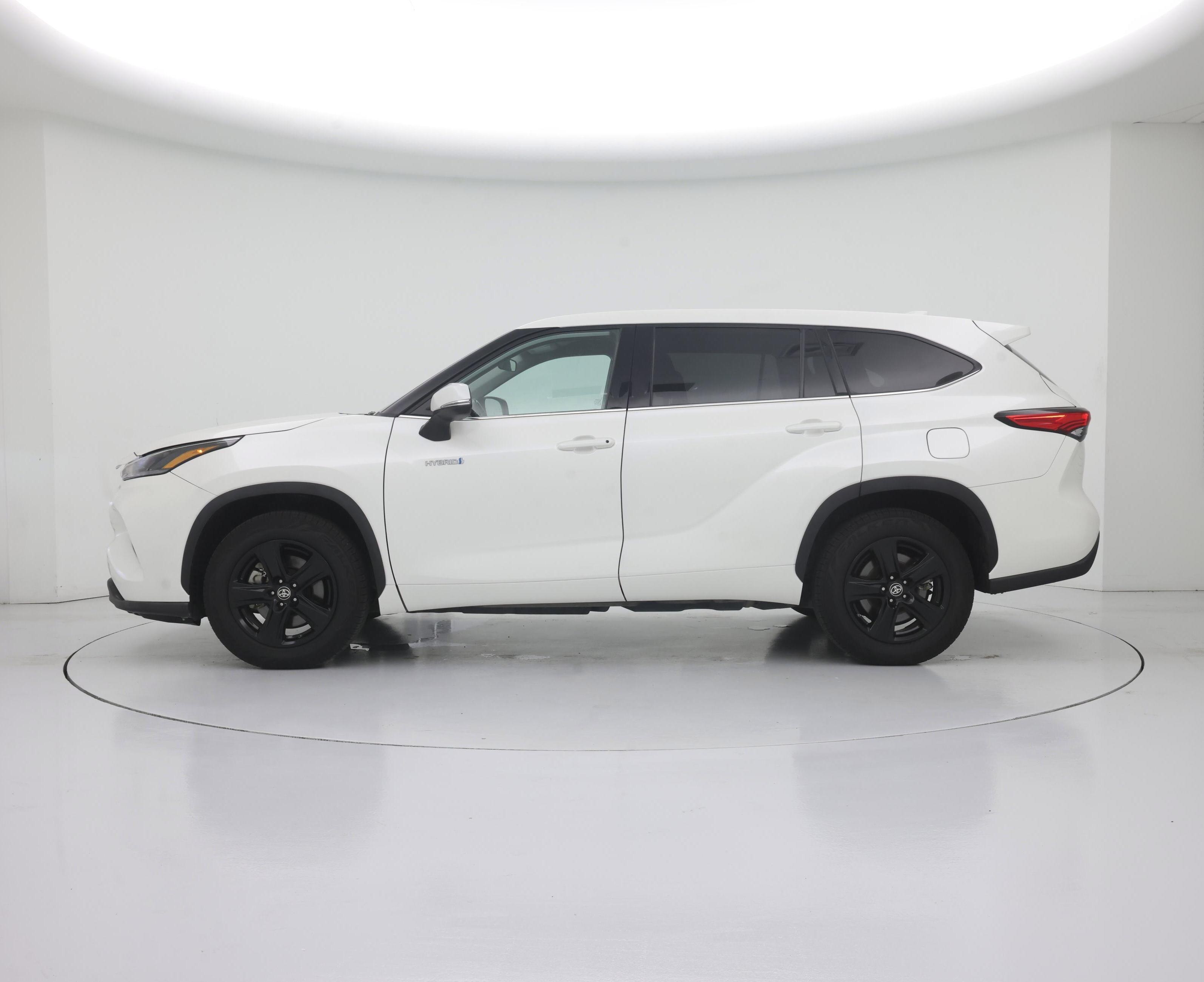 Thumbnail: 2021 Toyota Highlander - 3