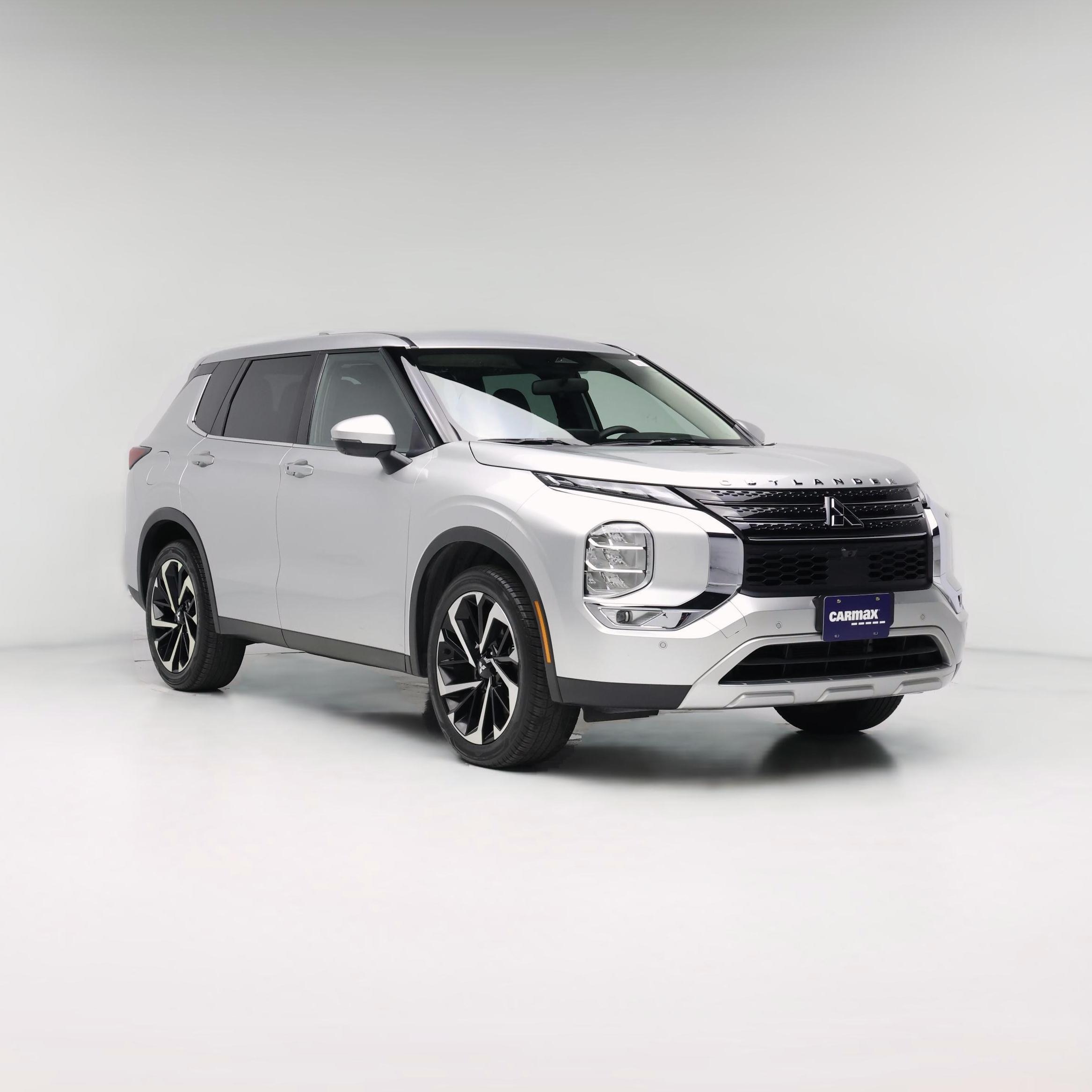 Thumbnail: 2023 Mitsubishi Outlander - 1