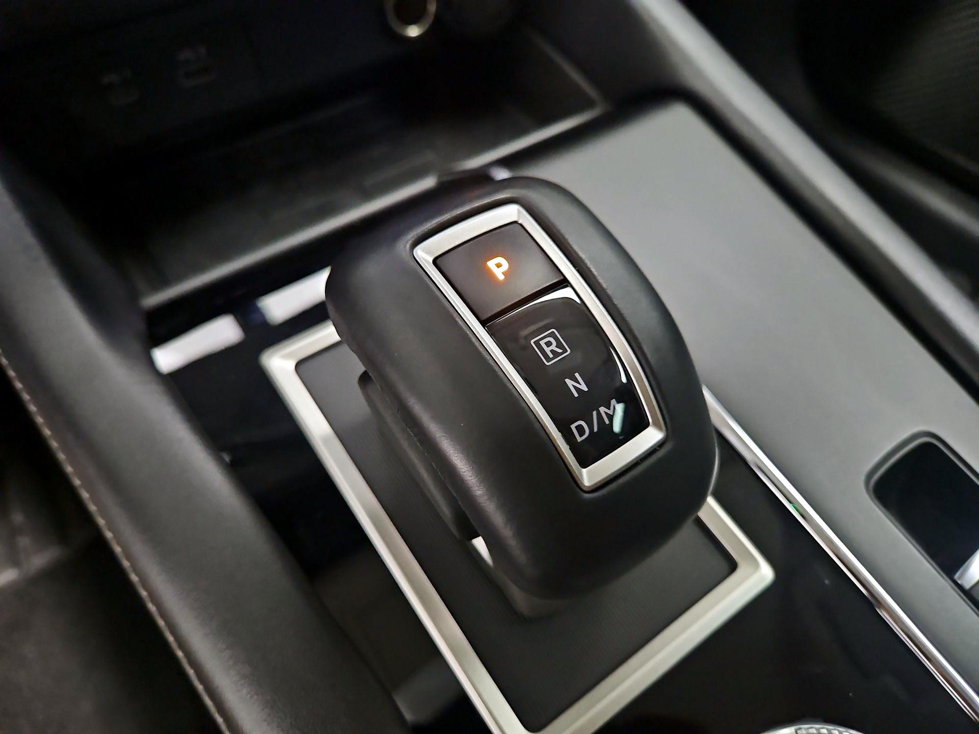 Thumbnail: 2023 Mitsubishi Outlander - 18