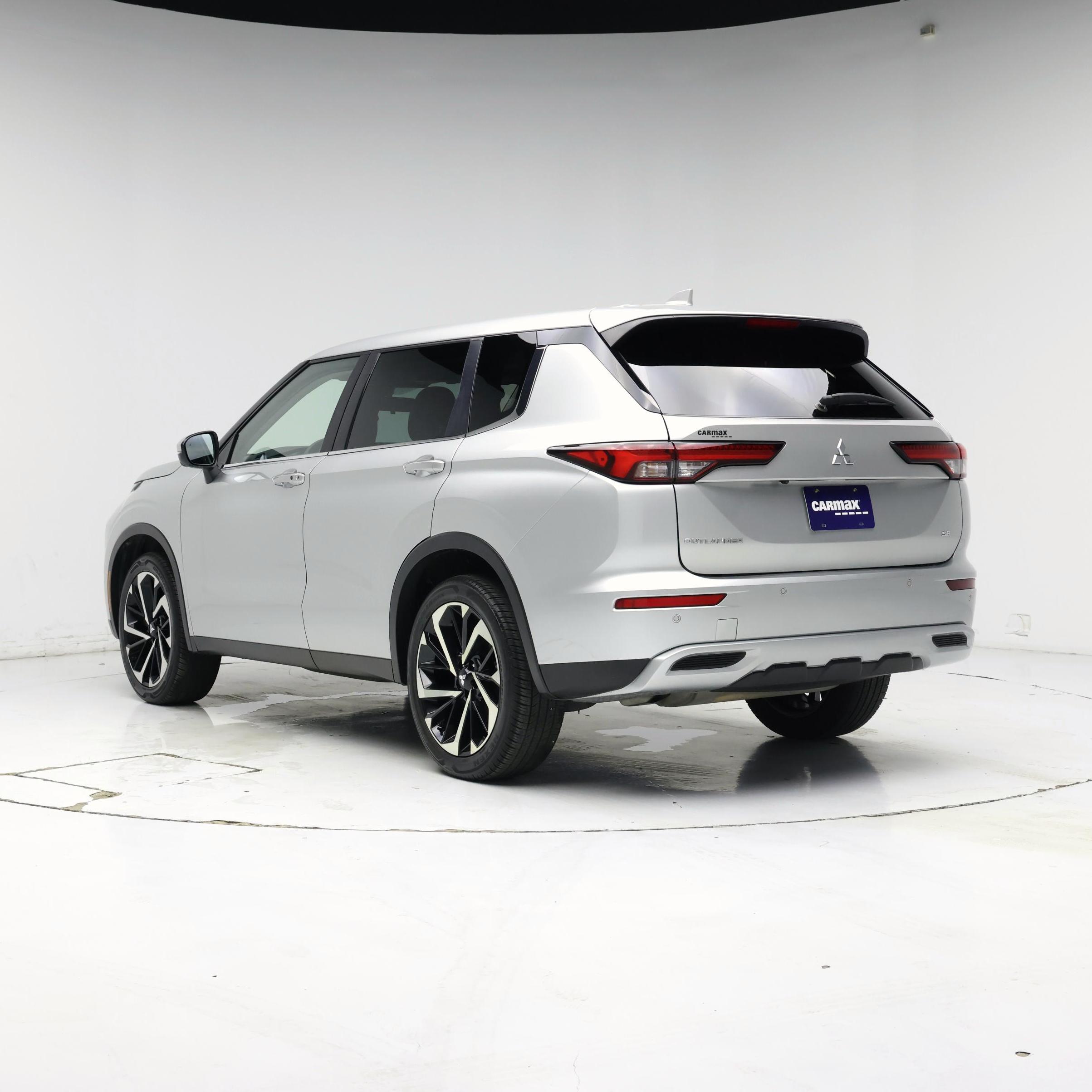 Thumbnail: 2023 Mitsubishi Outlander - 2