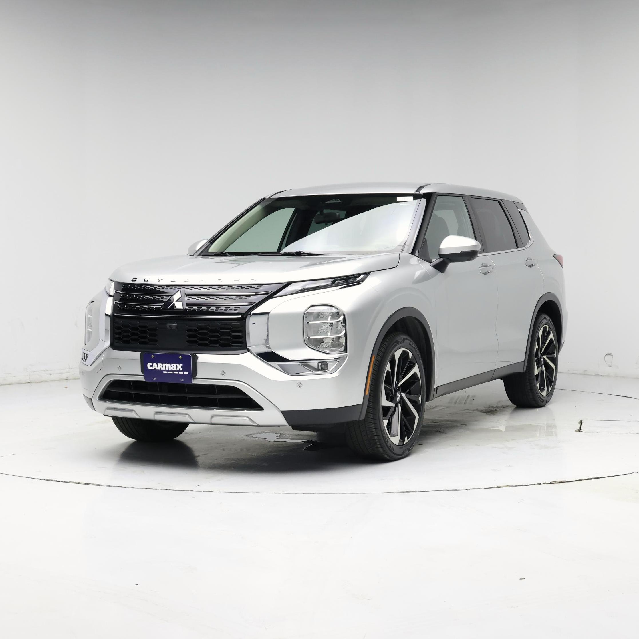 Thumbnail: 2023 Mitsubishi Outlander - 4