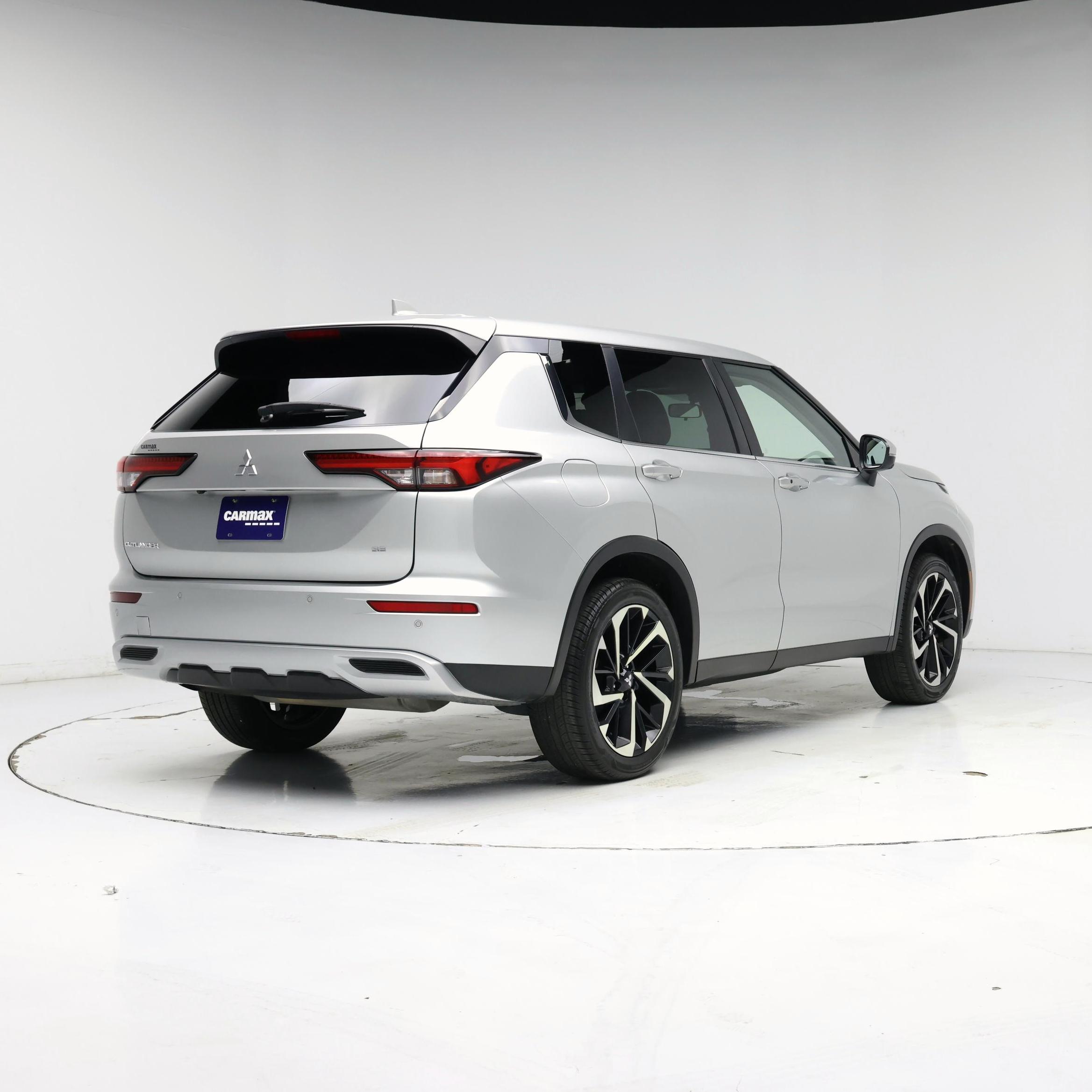 Thumbnail: 2023 Mitsubishi Outlander - 8