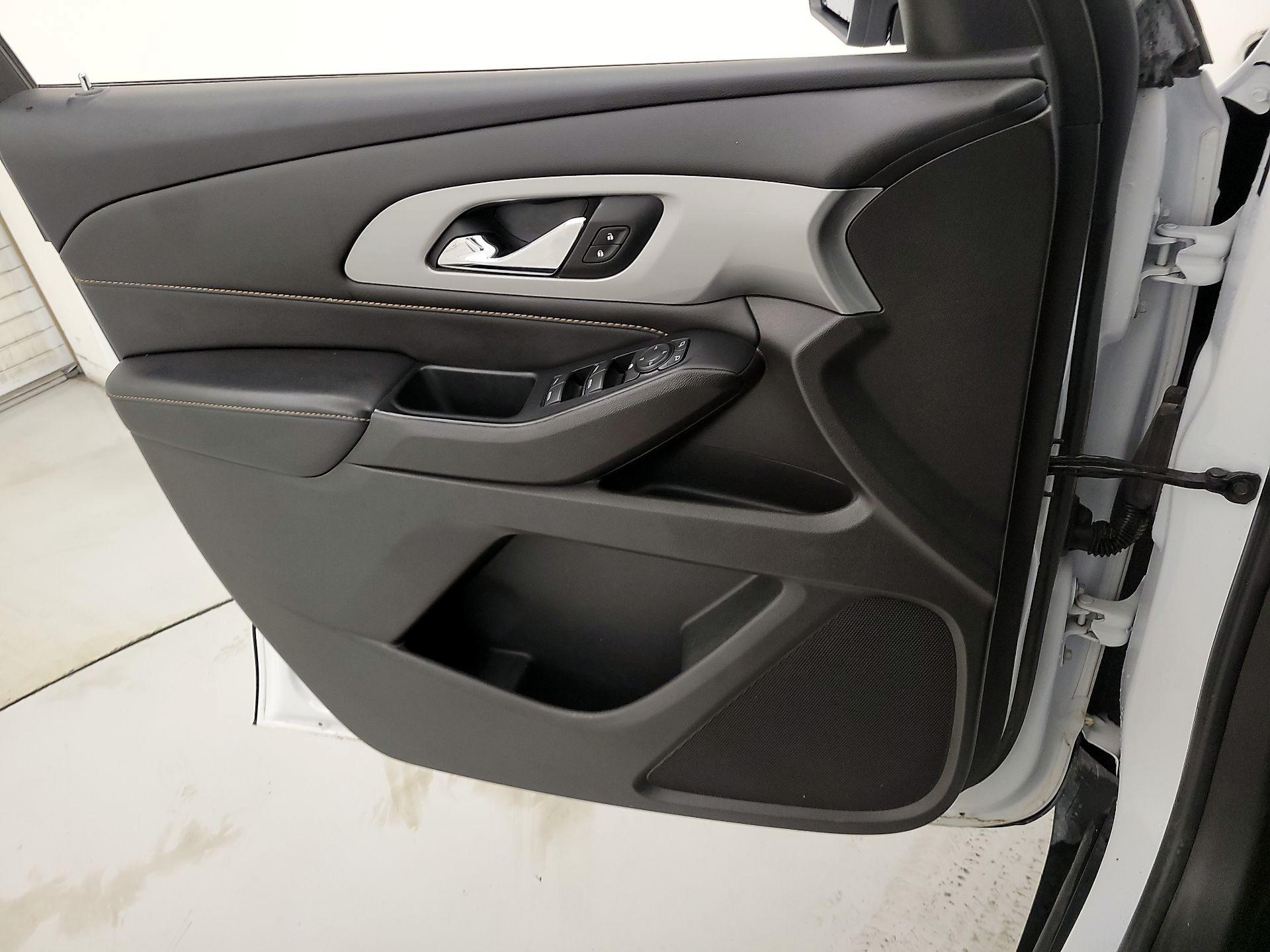 Thumbnail: 2021 Chevrolet Traverse - 12