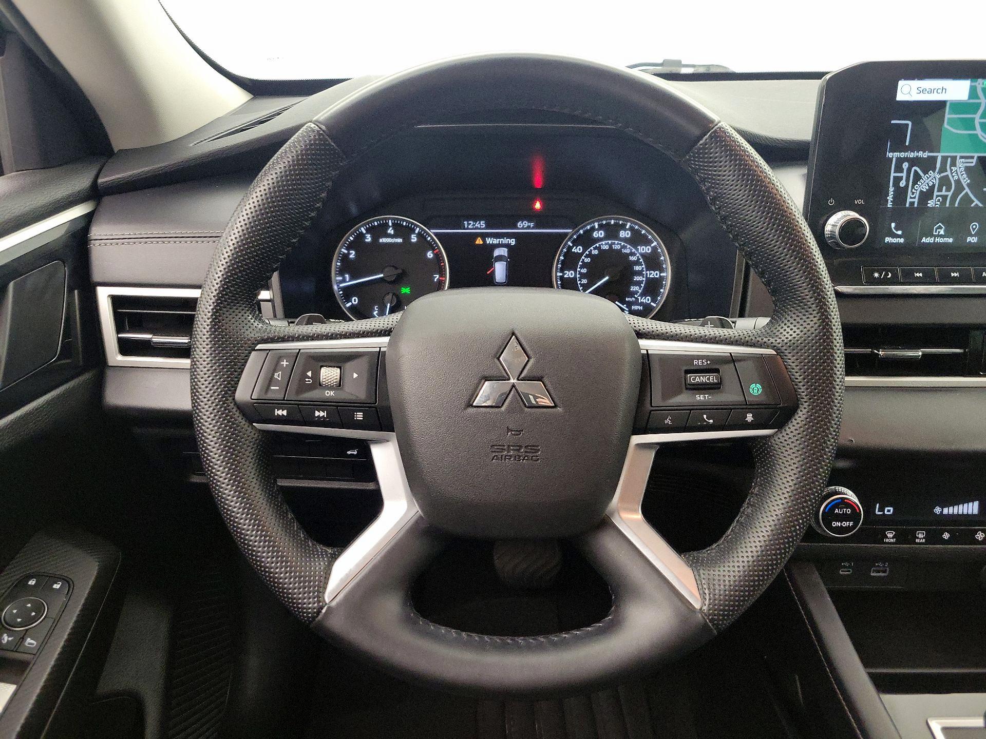 Thumbnail: 2023 Mitsubishi Outlander - 10