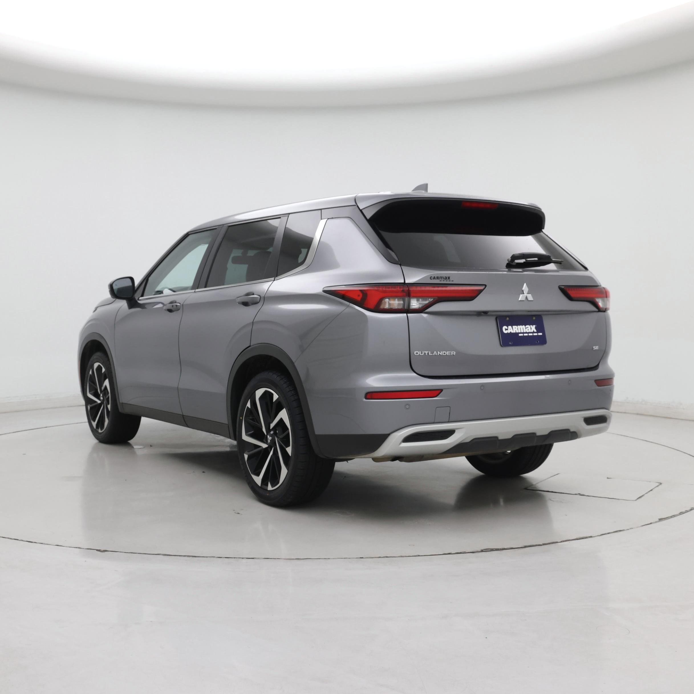 Thumbnail: 2023 Mitsubishi Outlander - 2