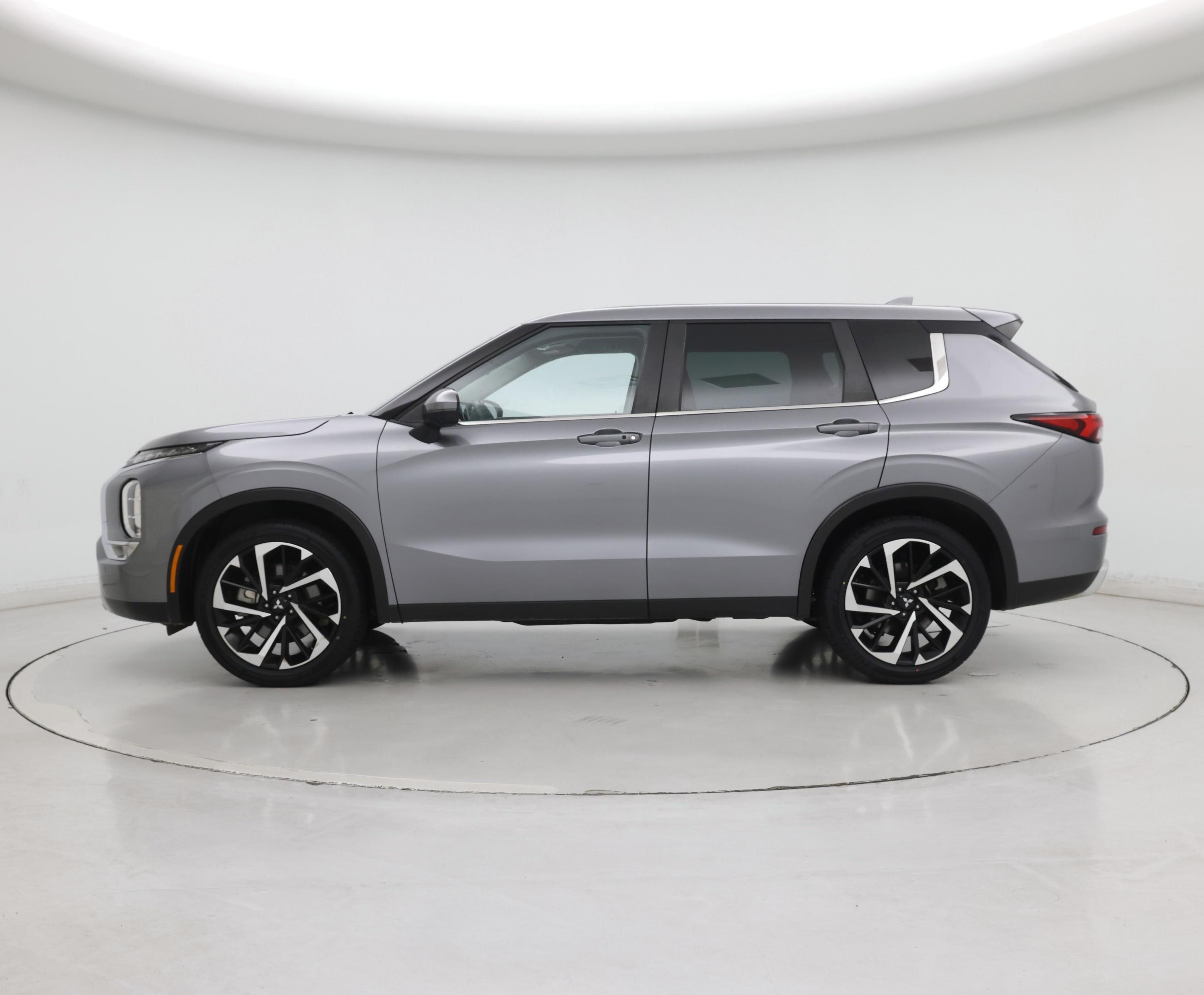 Thumbnail: 2023 Mitsubishi Outlander - 3