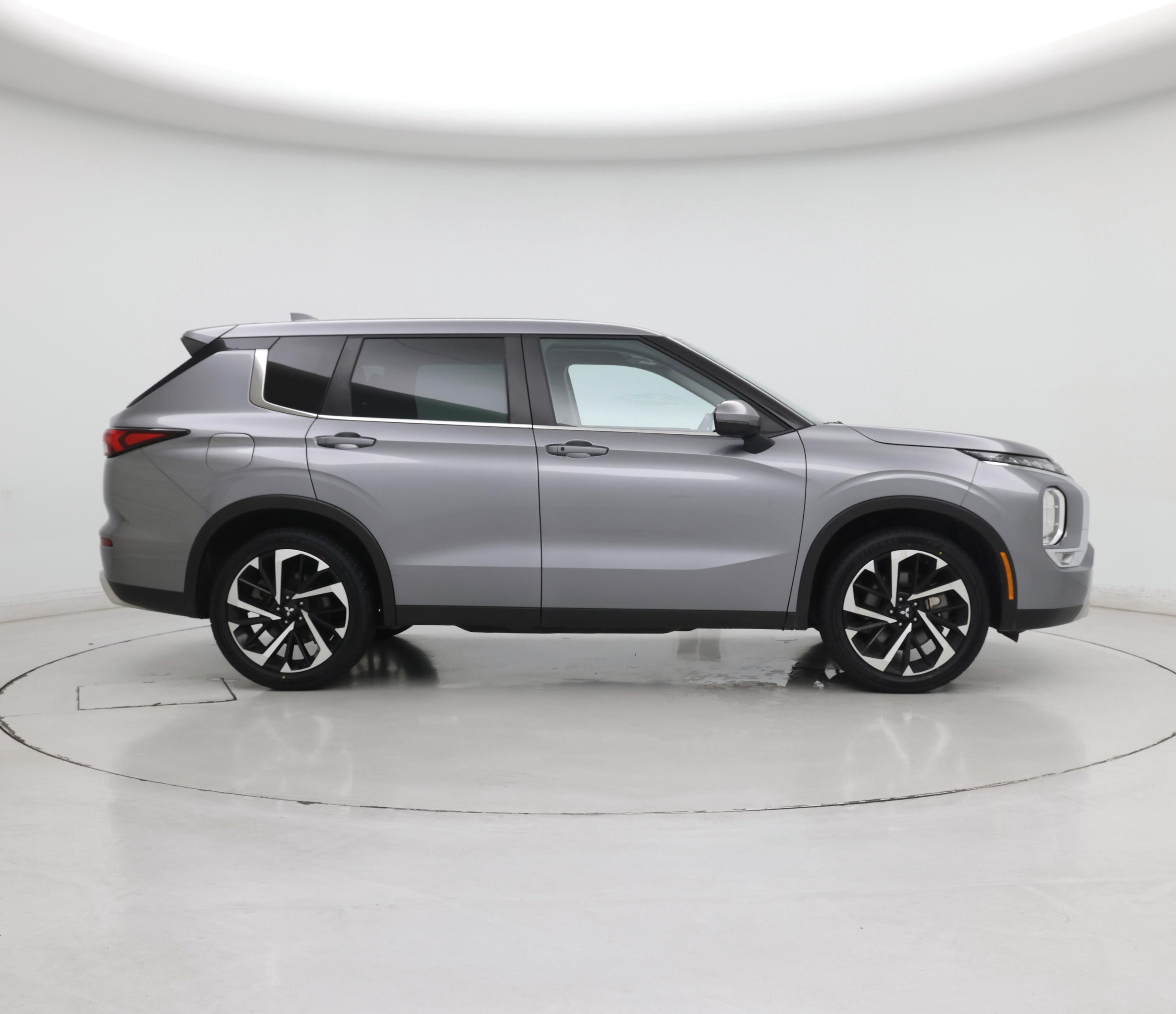 Thumbnail: 2023 Mitsubishi Outlander - 7